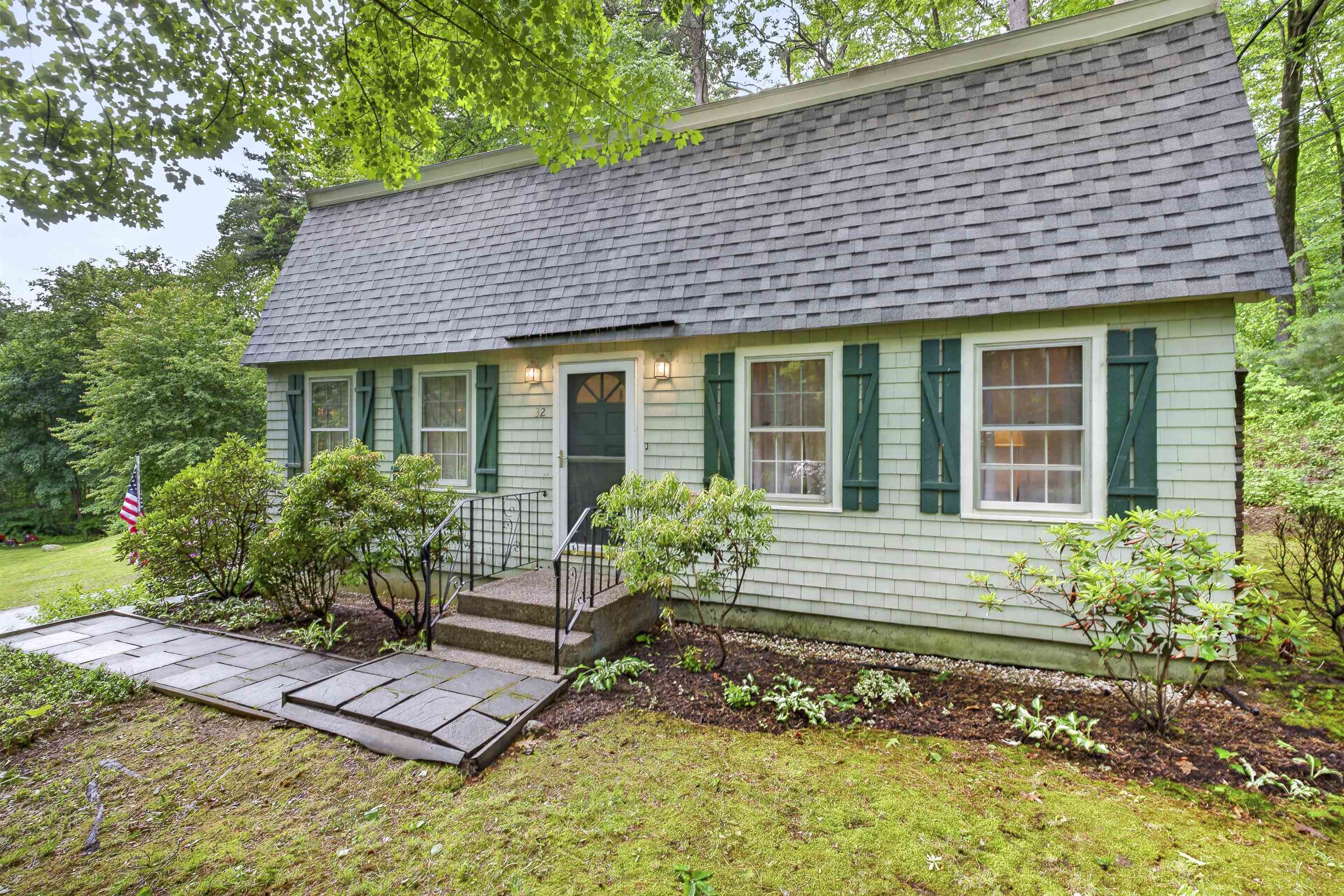 32 Lamson Dr, Merrimack, NH 03054