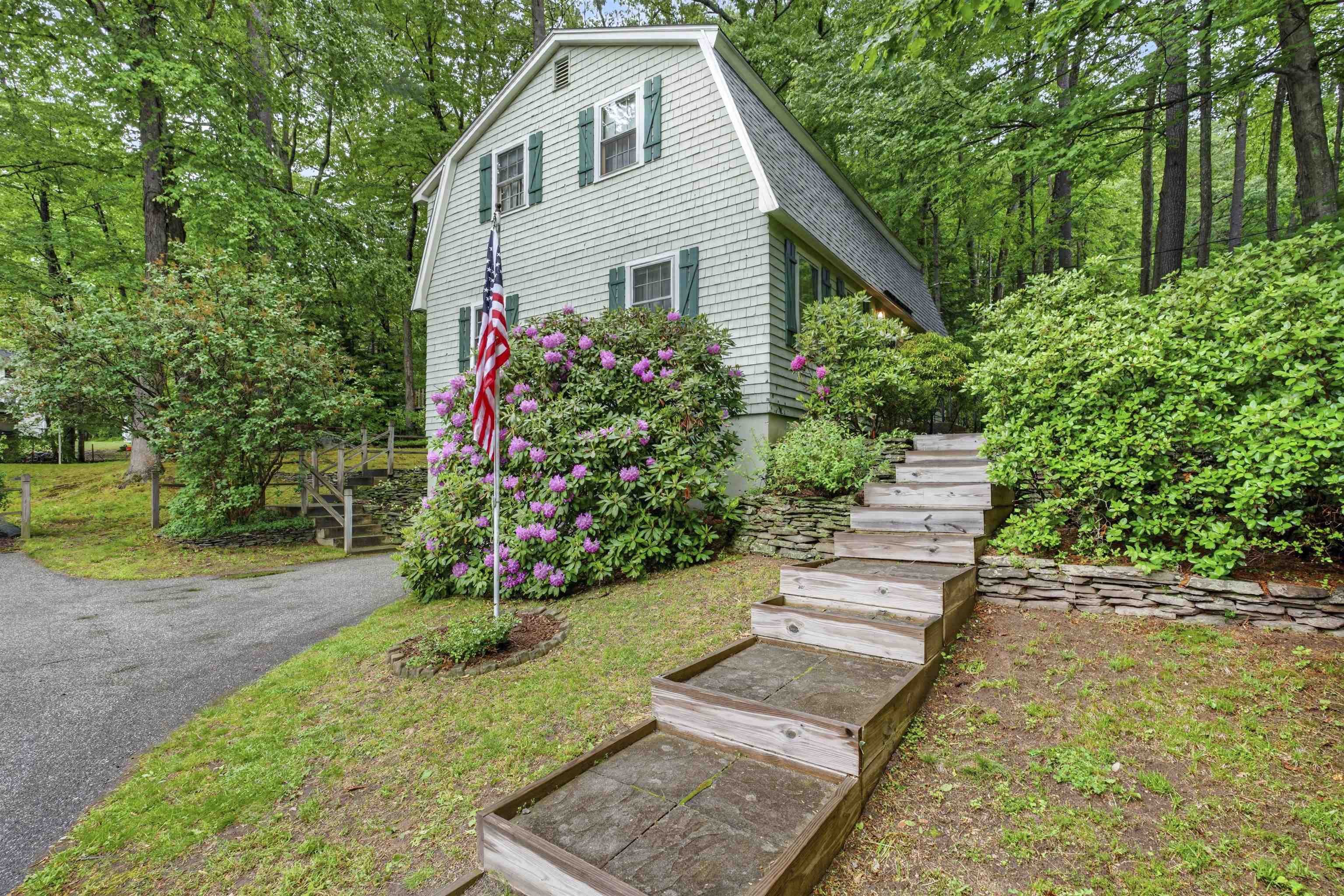 32 Lamson Dr, Merrimack, NH 03054