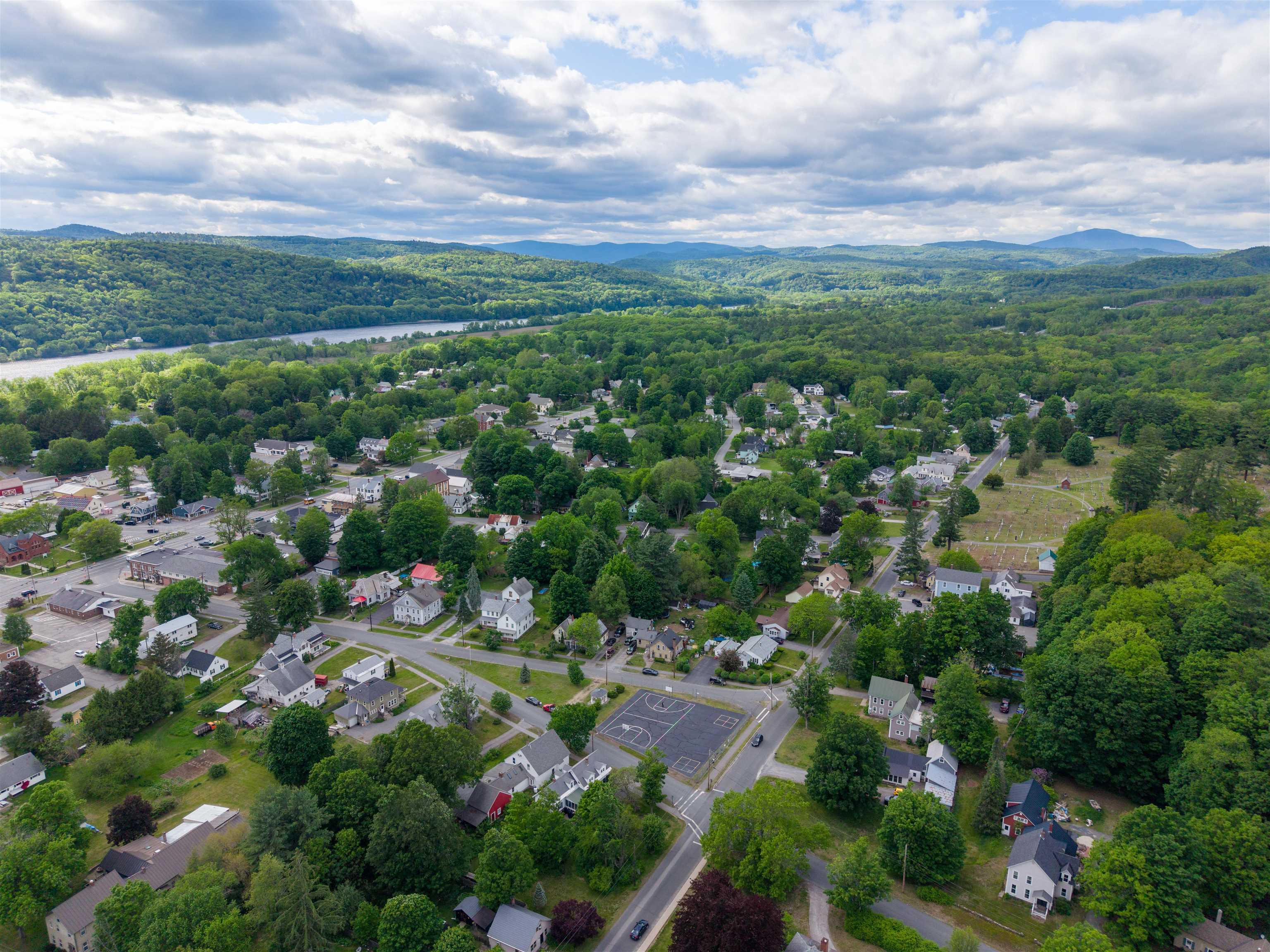 26 Park St, Charlestown, NH 03603