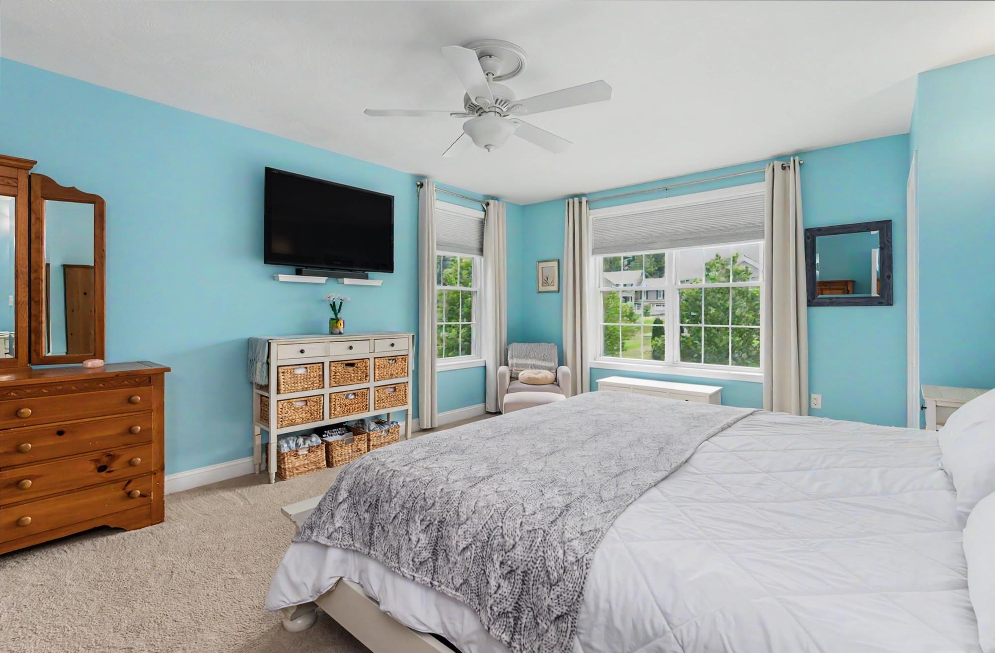 41 Schwinn Dr, Nashua, NH 03062