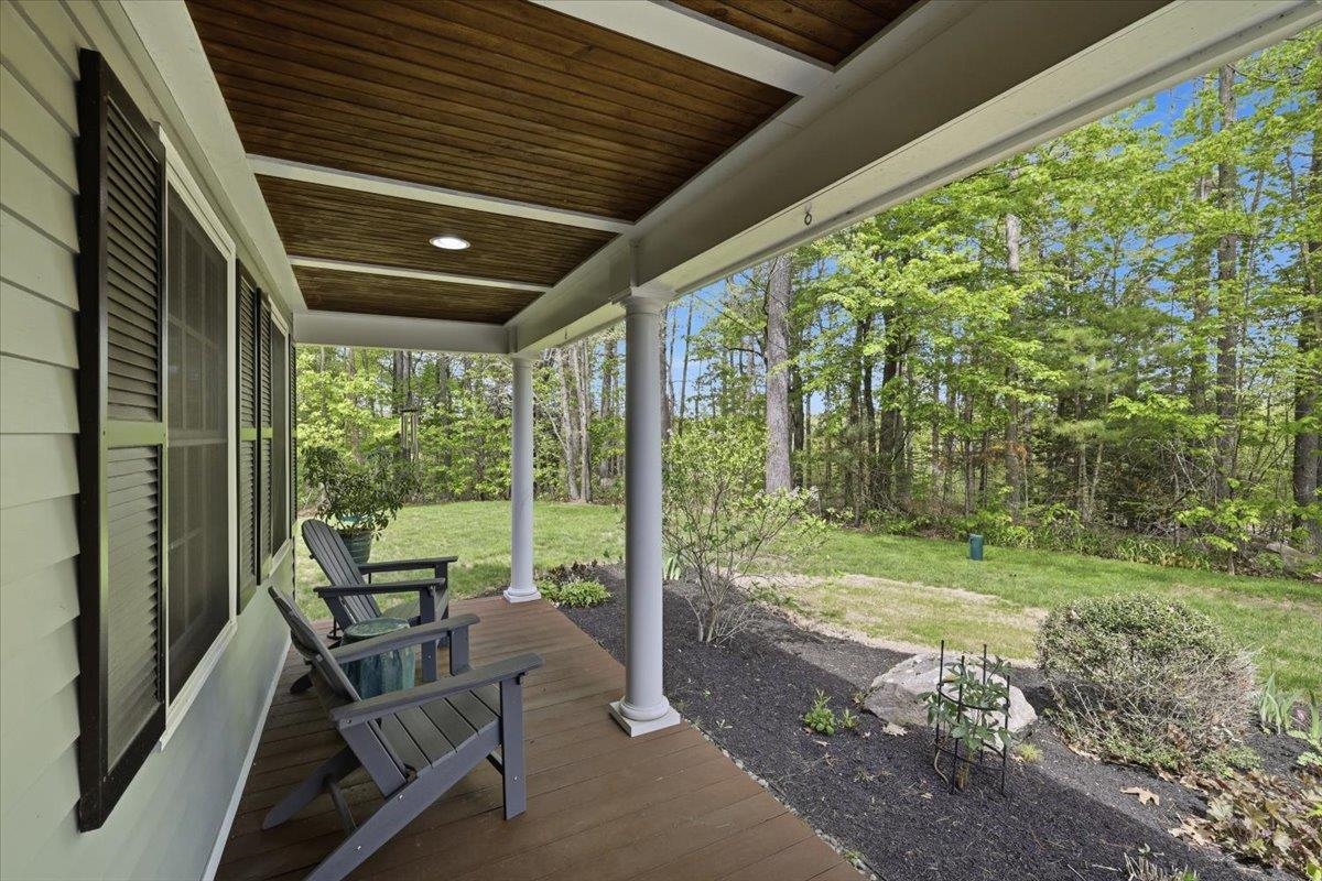 14 Forest Dr, Auburn, NH 03032