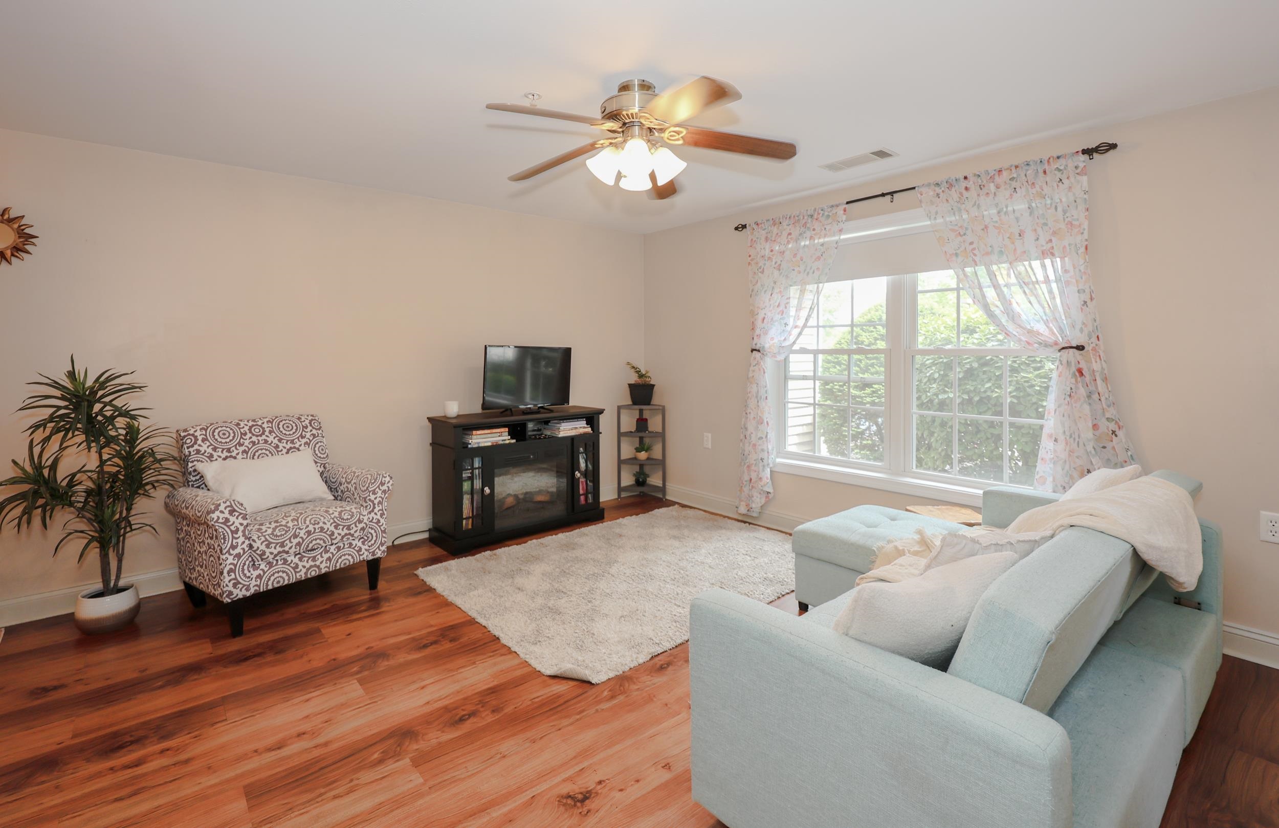 10 Vista Ridge Dr, Londonderry, NH 03053