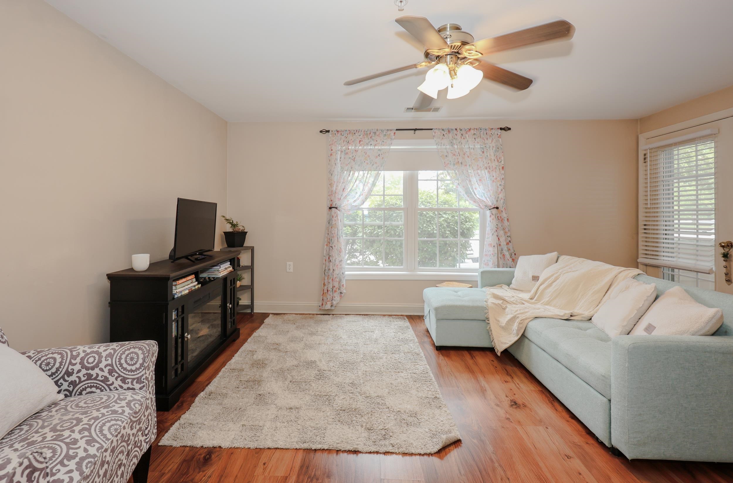 10 Vista Ridge Dr, Londonderry, NH 03053