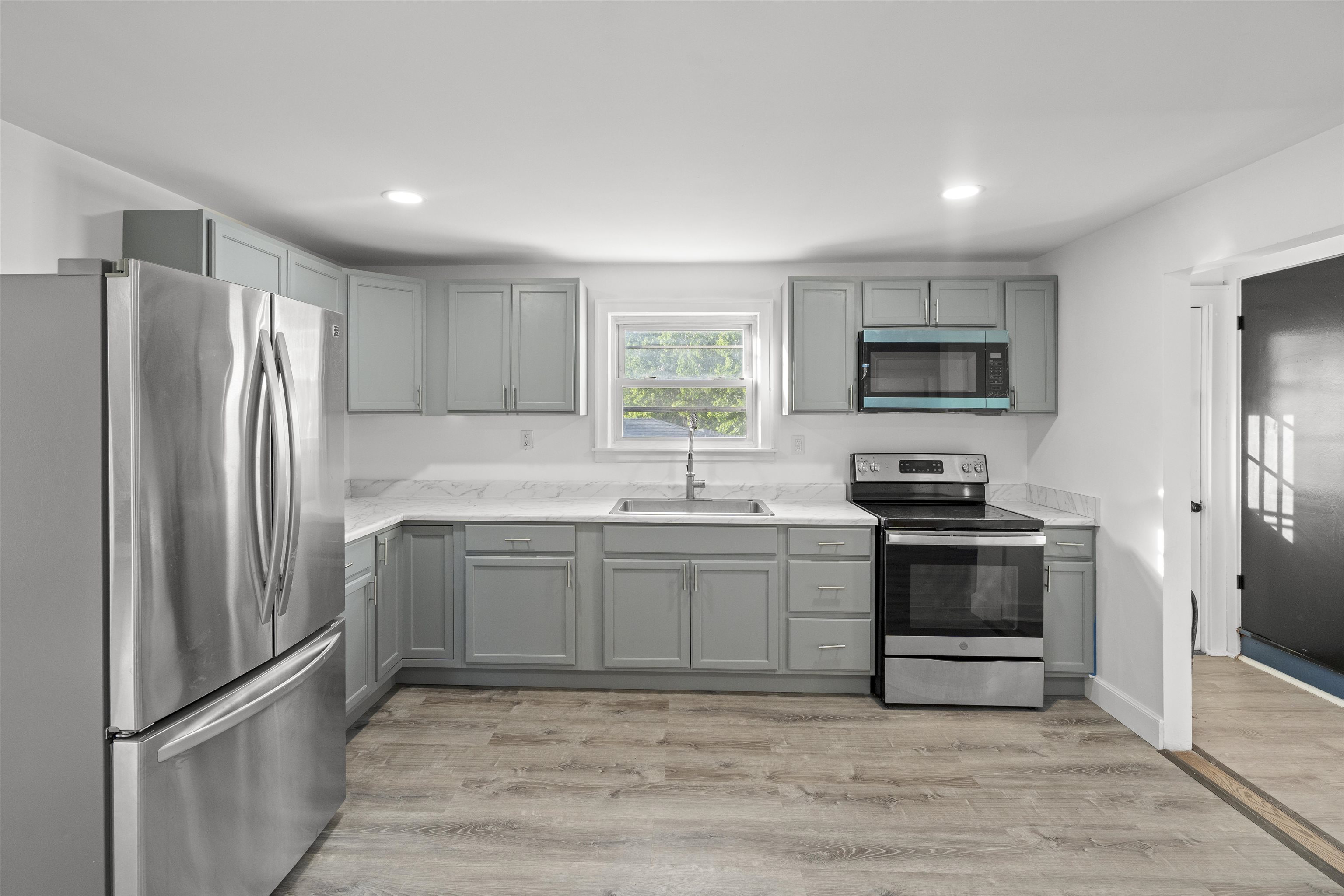15 Leighton St, Manchester, NH 03102