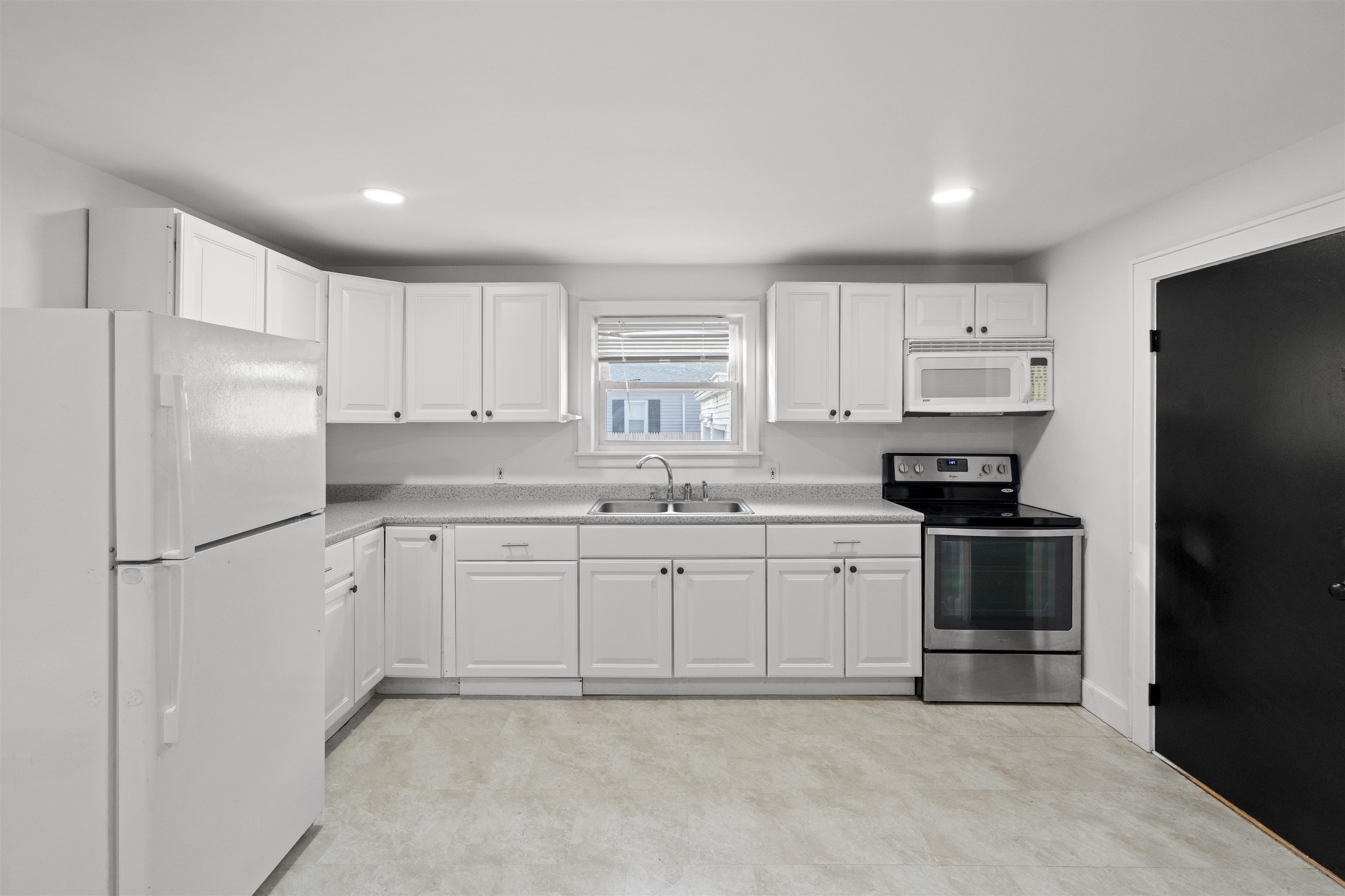 15 Leighton St, Manchester, NH 03102
