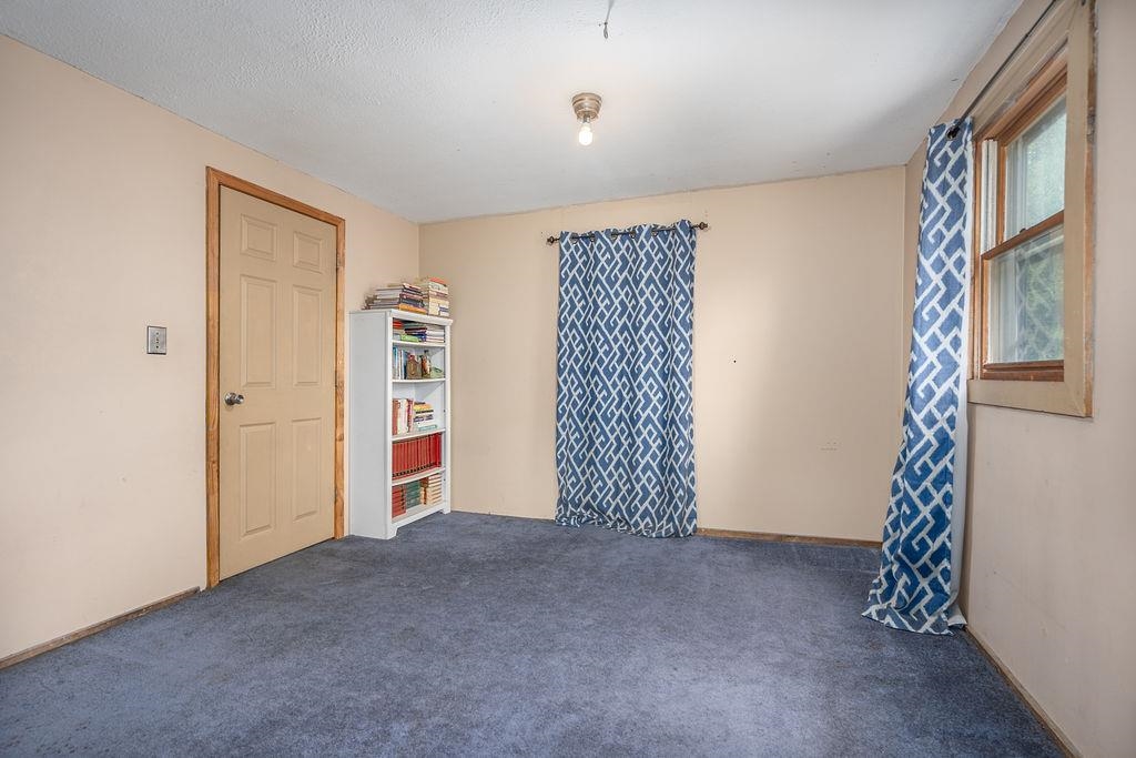 348 North Rd, Deerfield, NH 03037