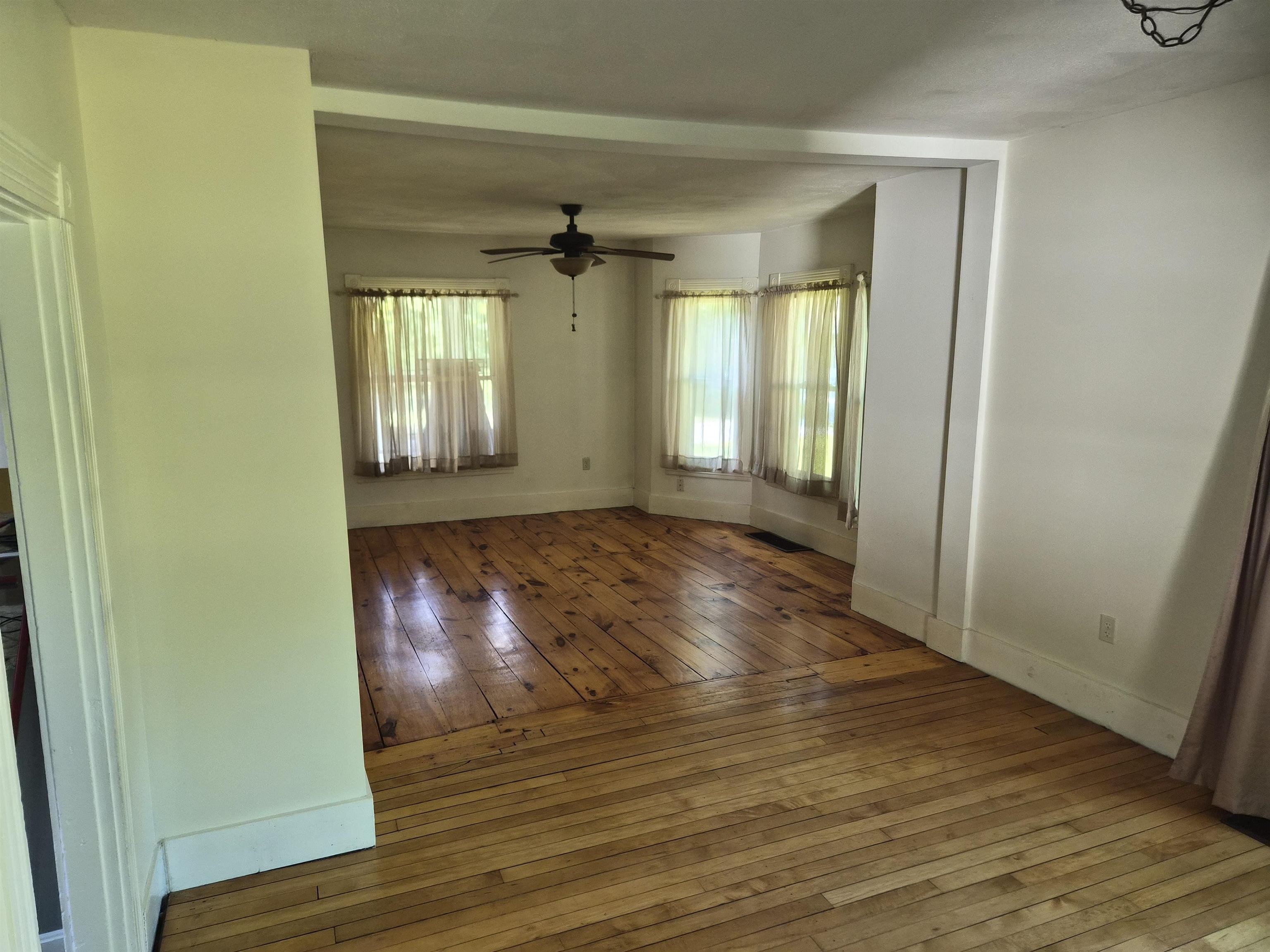 22 Fairview Ave, Derry, NH 03038