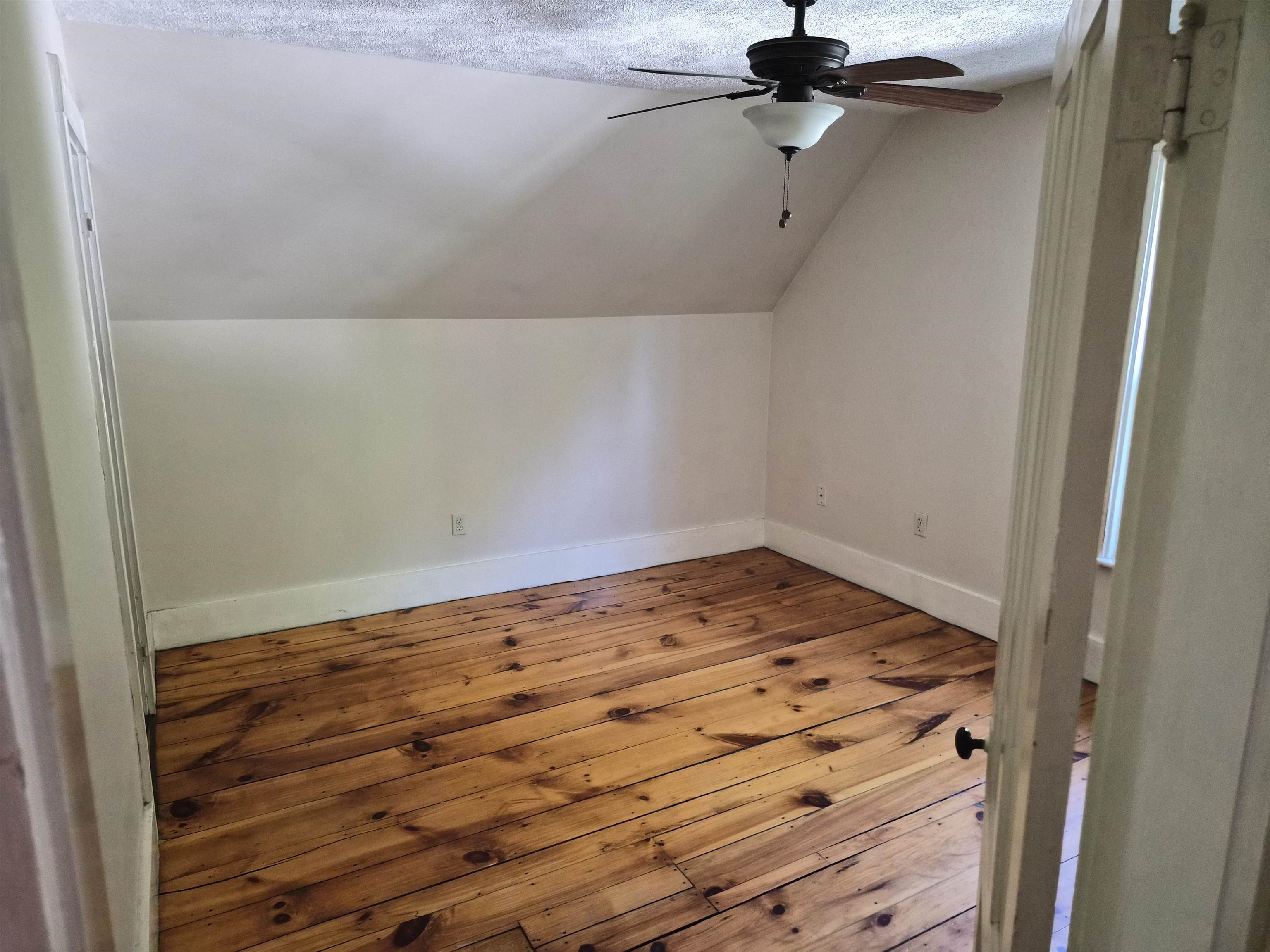22 Fairview Ave, Derry, NH 03038