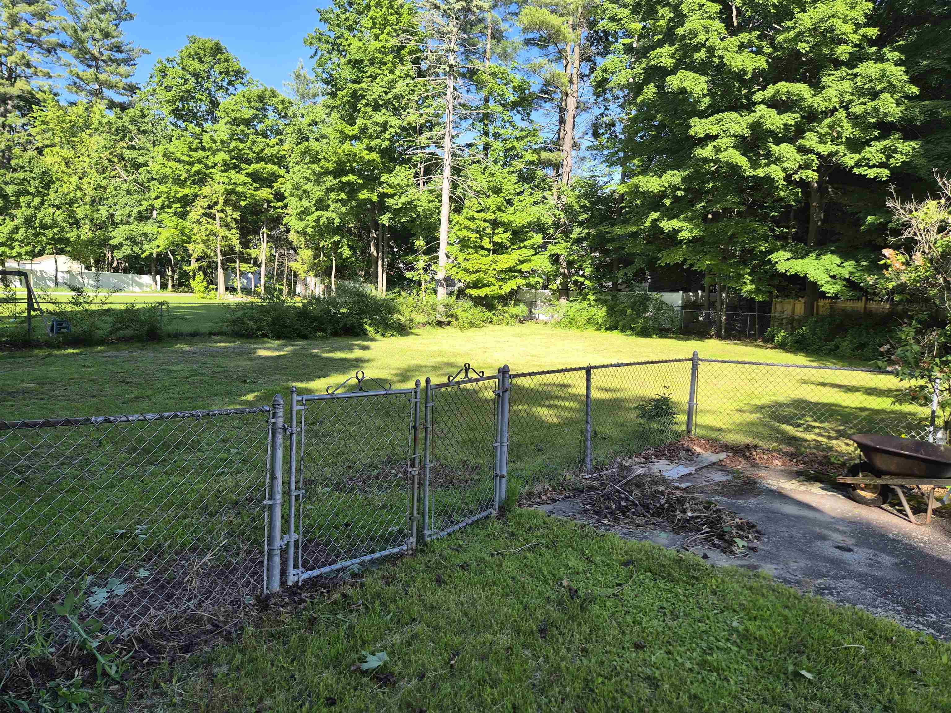 22 Fairview Ave, Derry, NH 03038