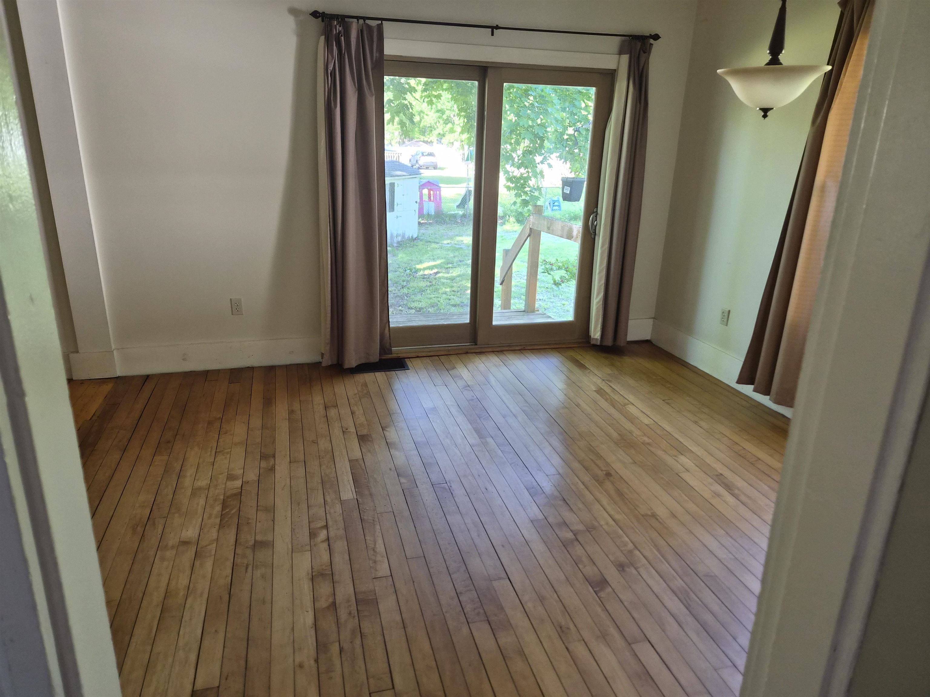 22 Fairview Ave, Derry, NH 03038