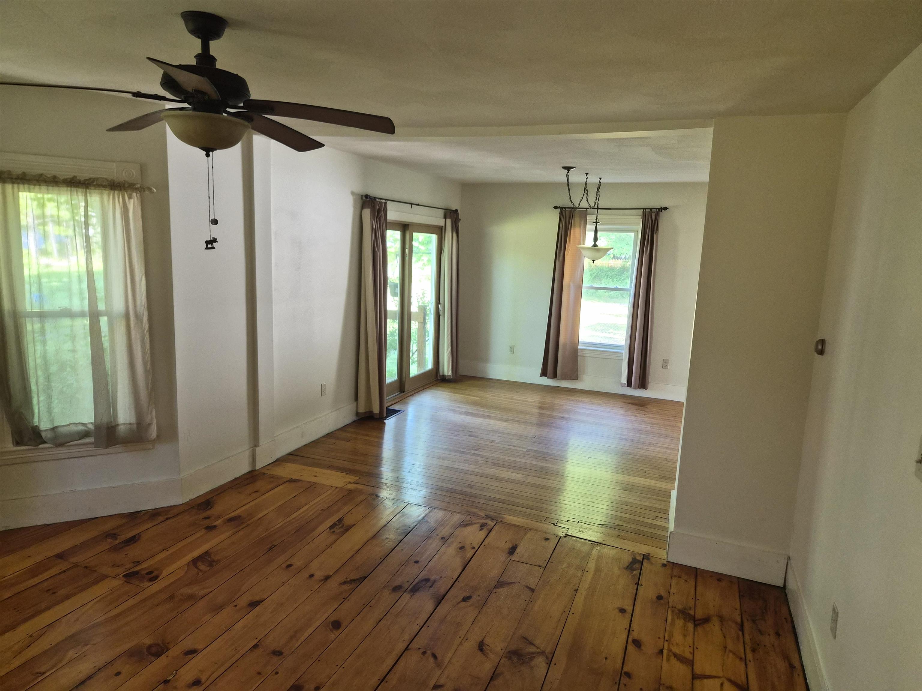 22 Fairview Ave, Derry, NH 03038