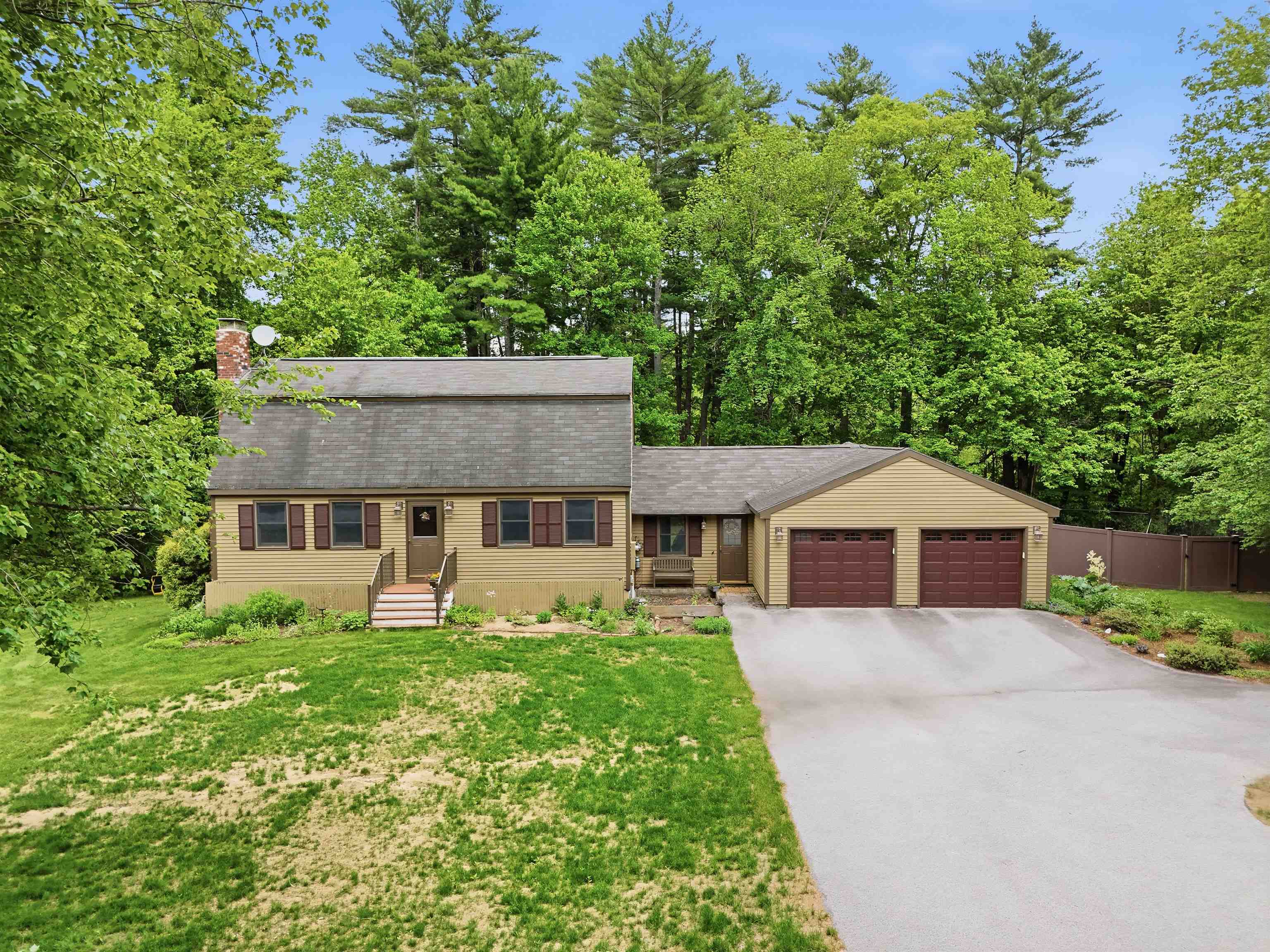 11 Mitchell St, Merrimack, NH 03054