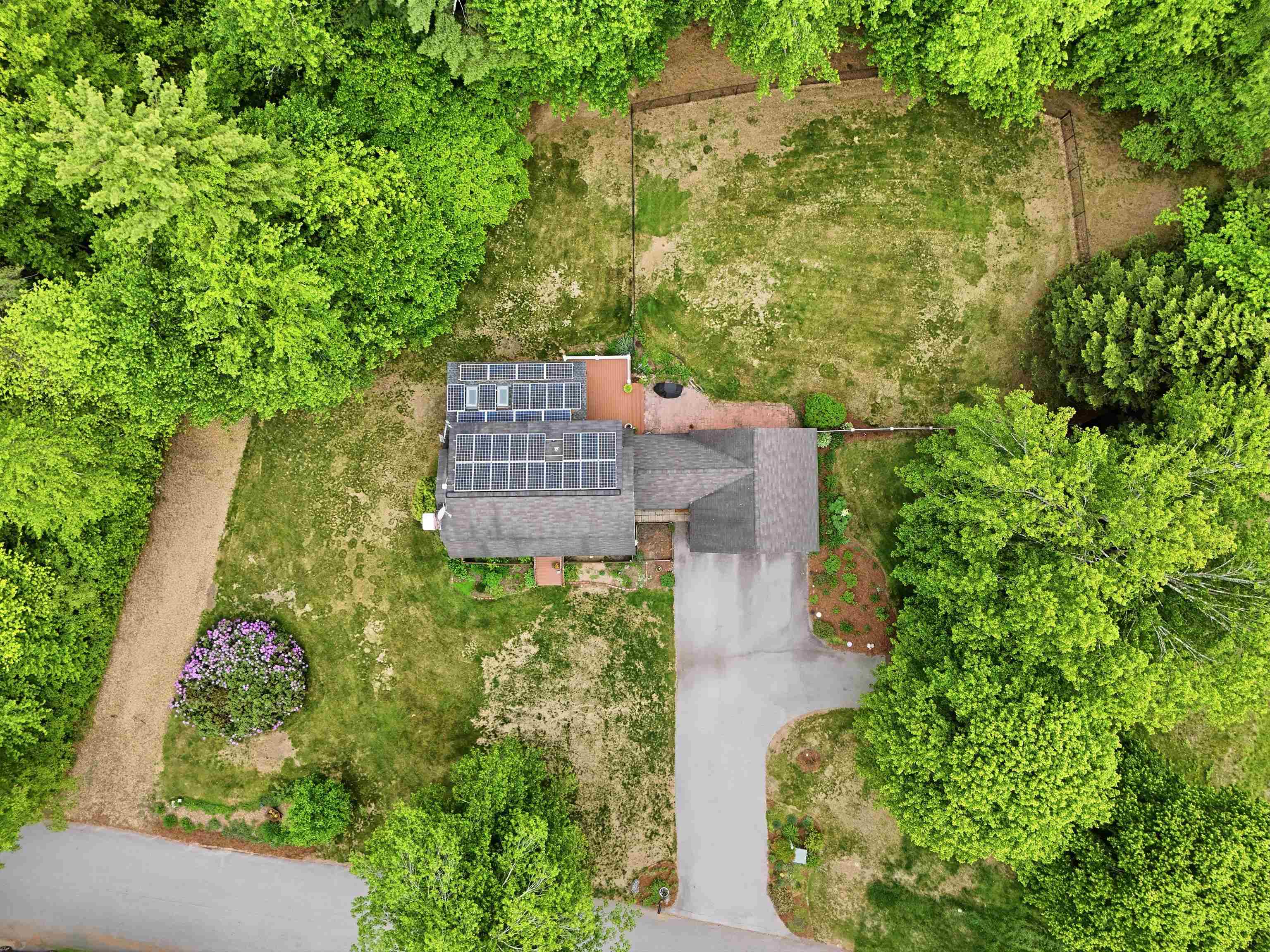 11 Mitchell St, Merrimack, NH 03054