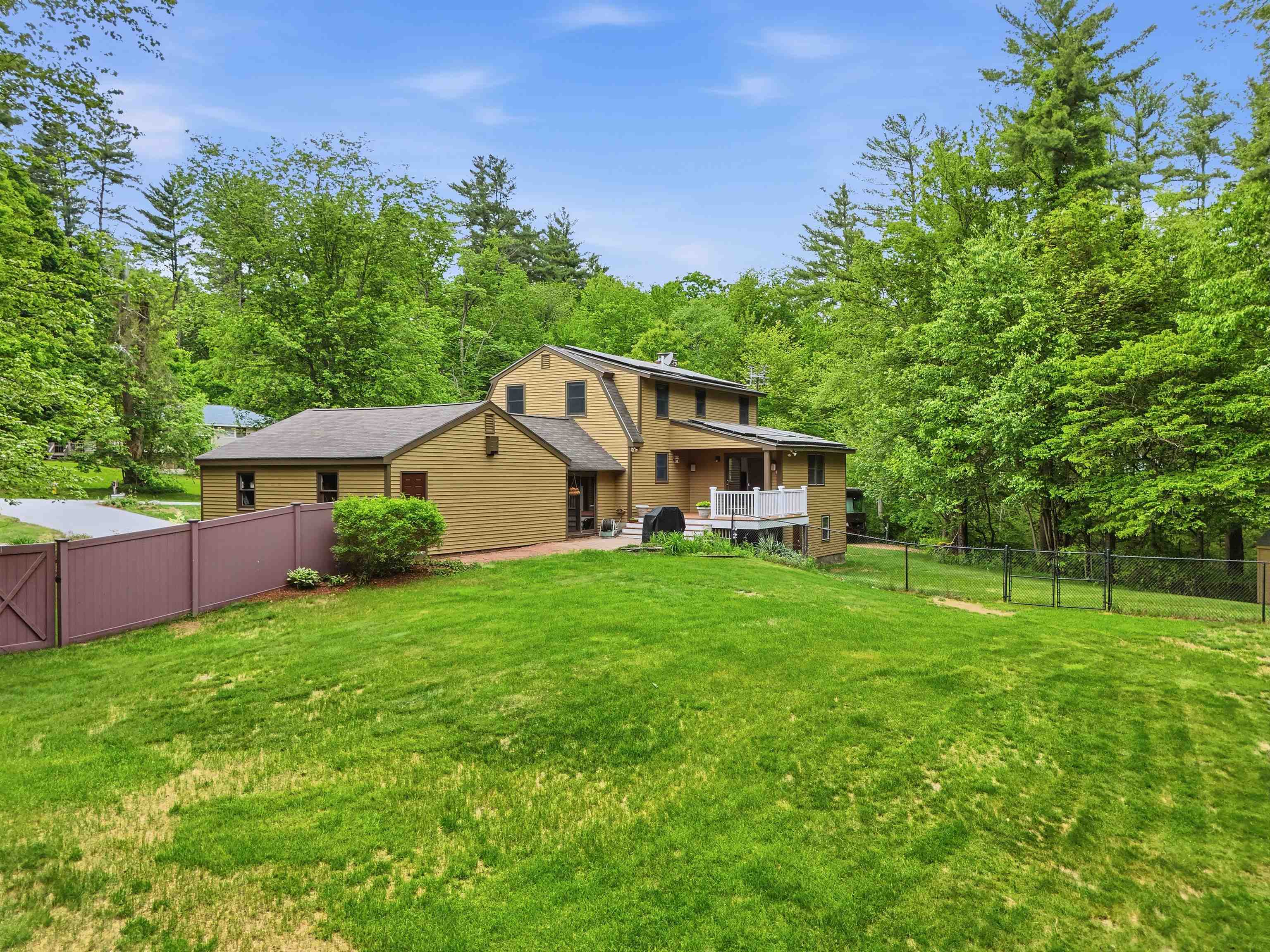 11 Mitchell St, Merrimack, NH 03054