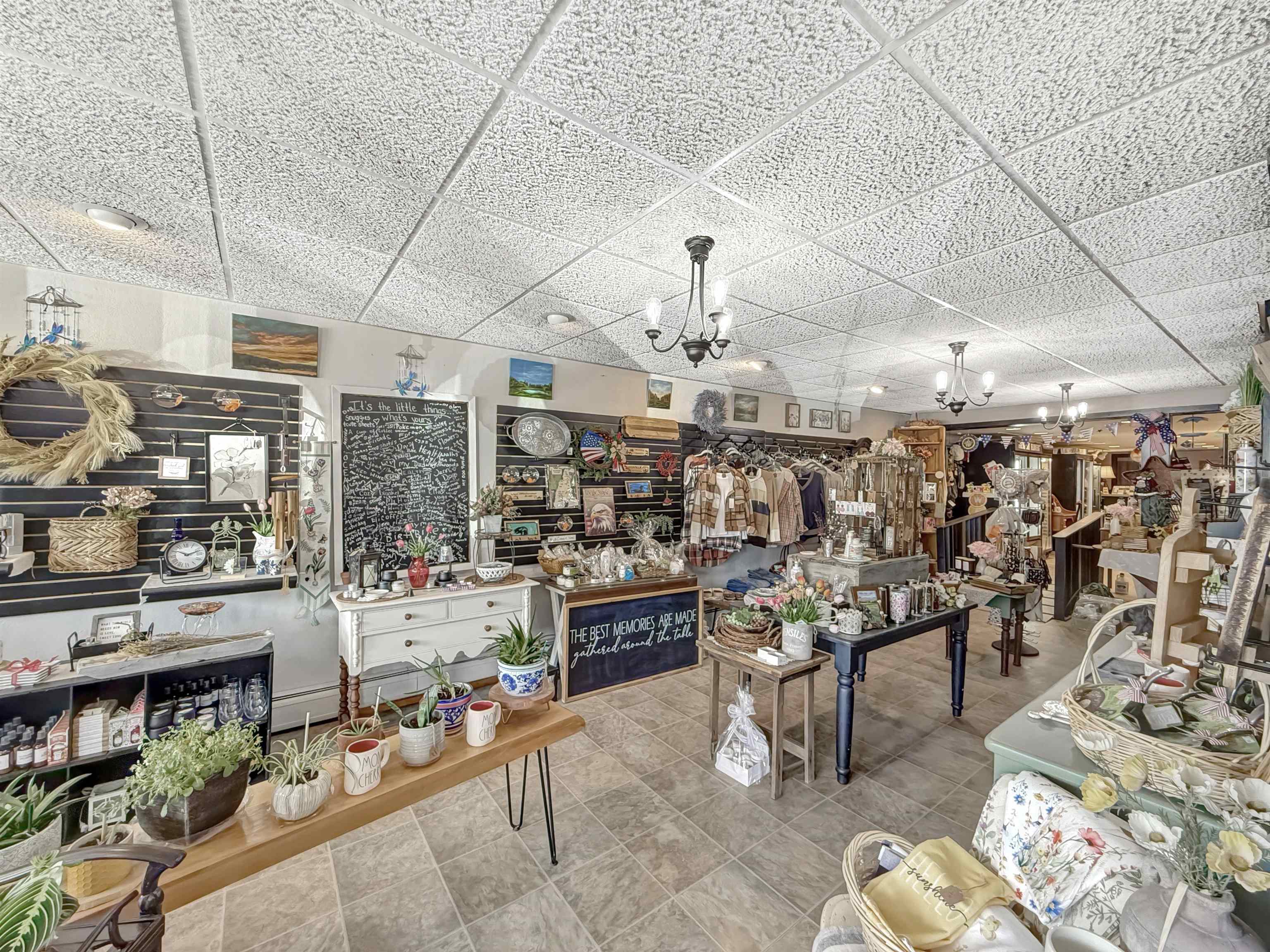 98 Main St, Colebrook, NH 03576
