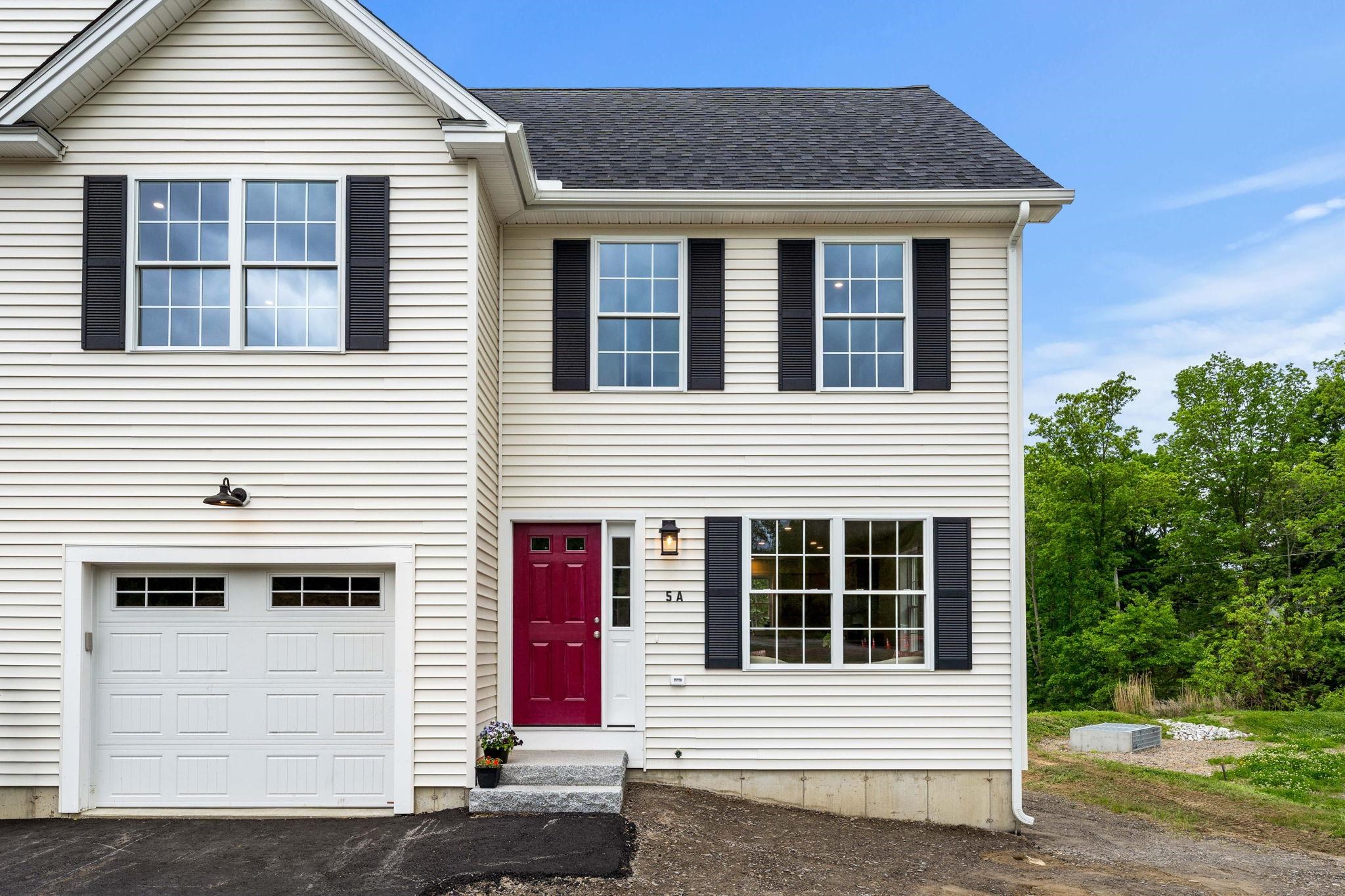 5A Violette Dr, Epping, NH 03042