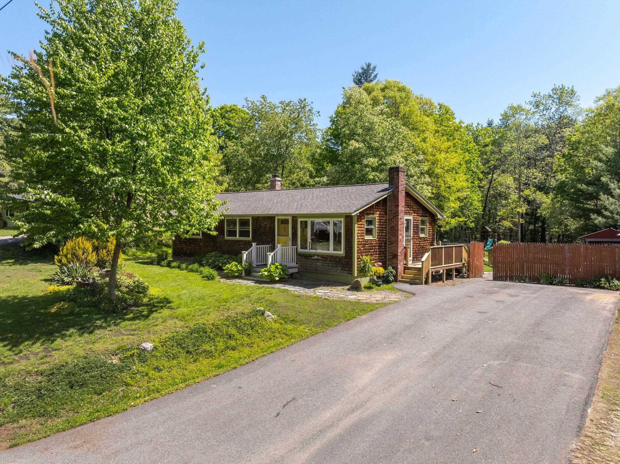 27 Langs Ln, Newmarket, NH 03857