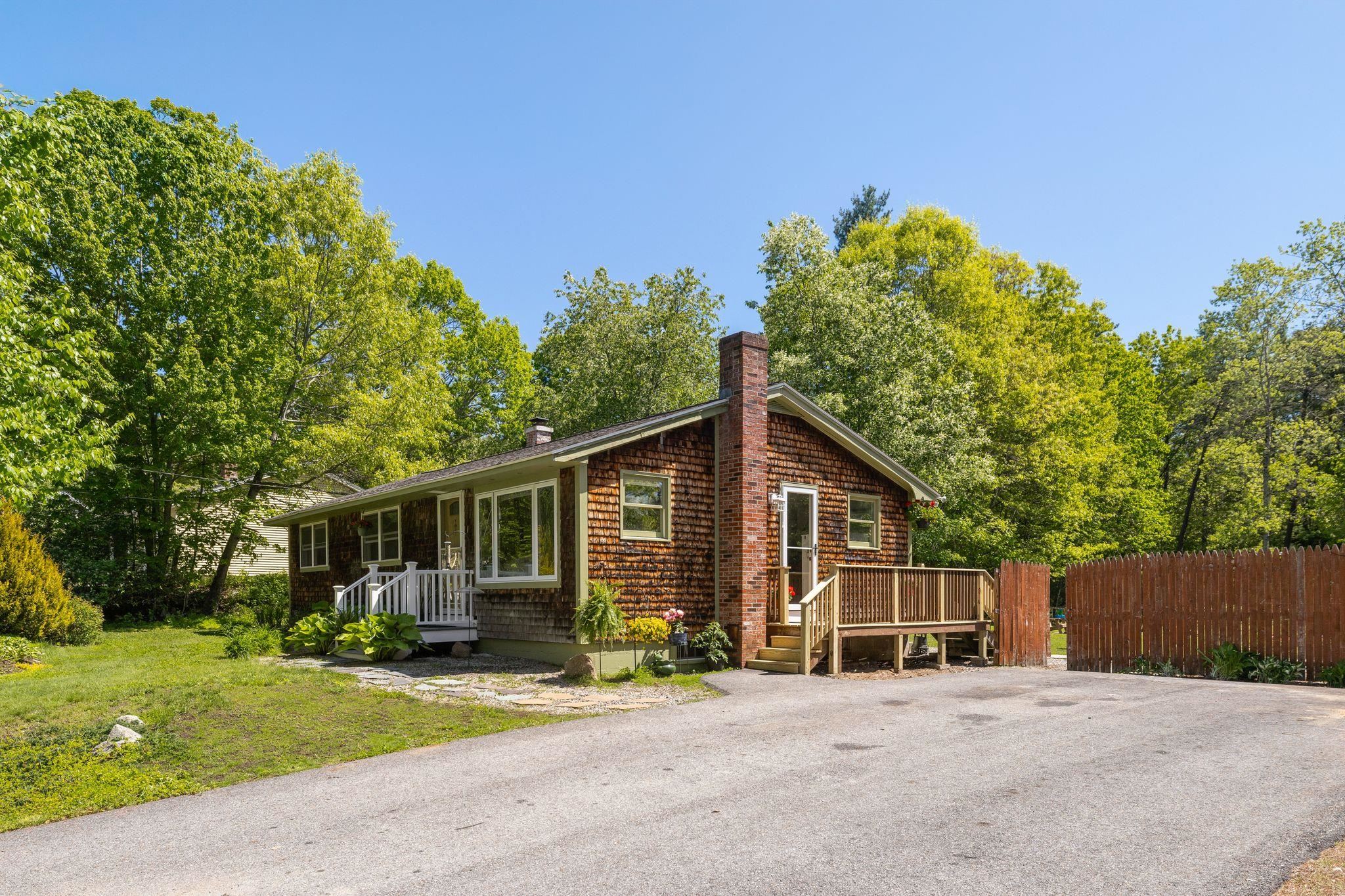 27 Langs Ln, Newmarket, NH 03857