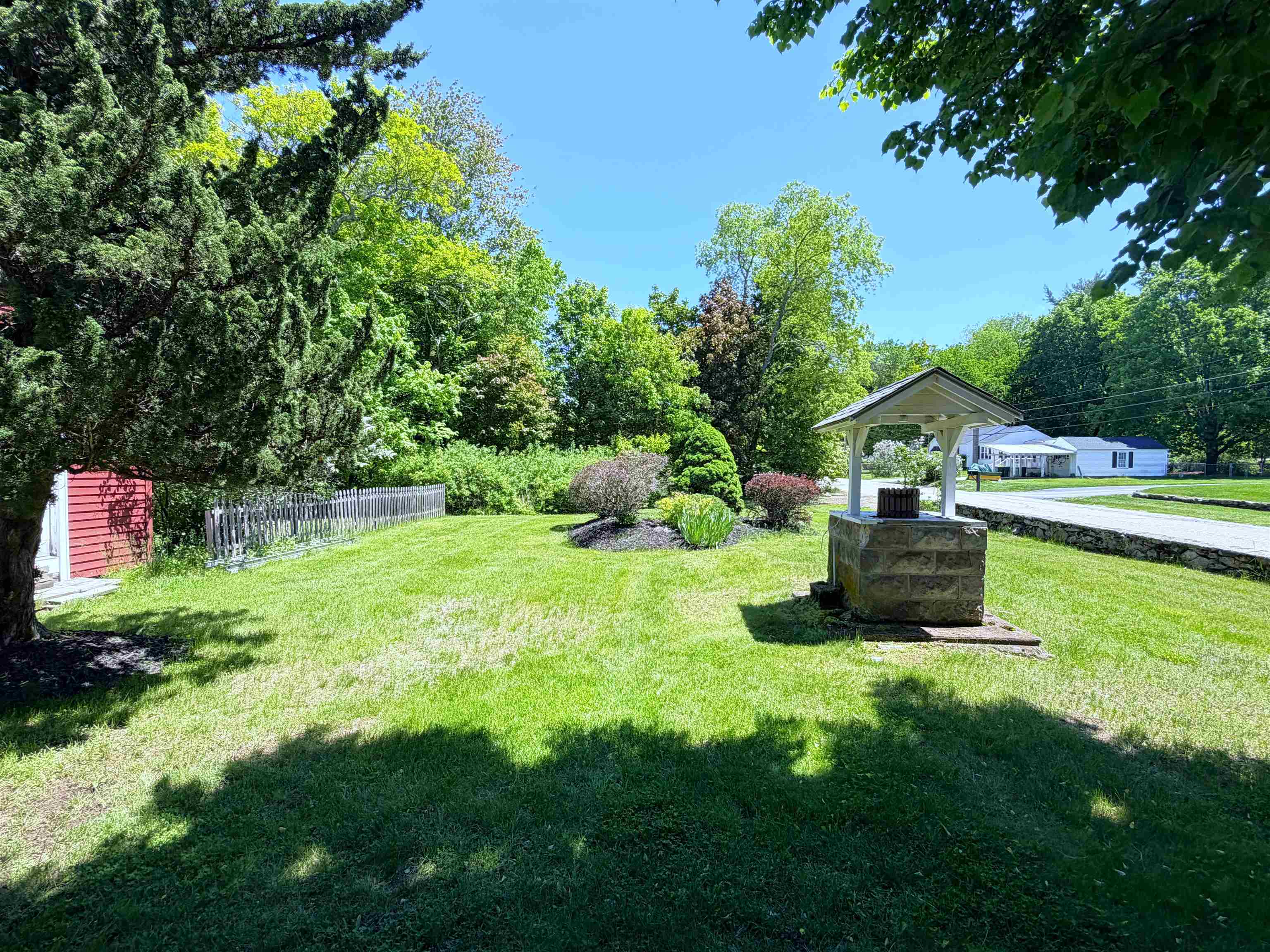 4 Autumn St, Rochester, NH 03868