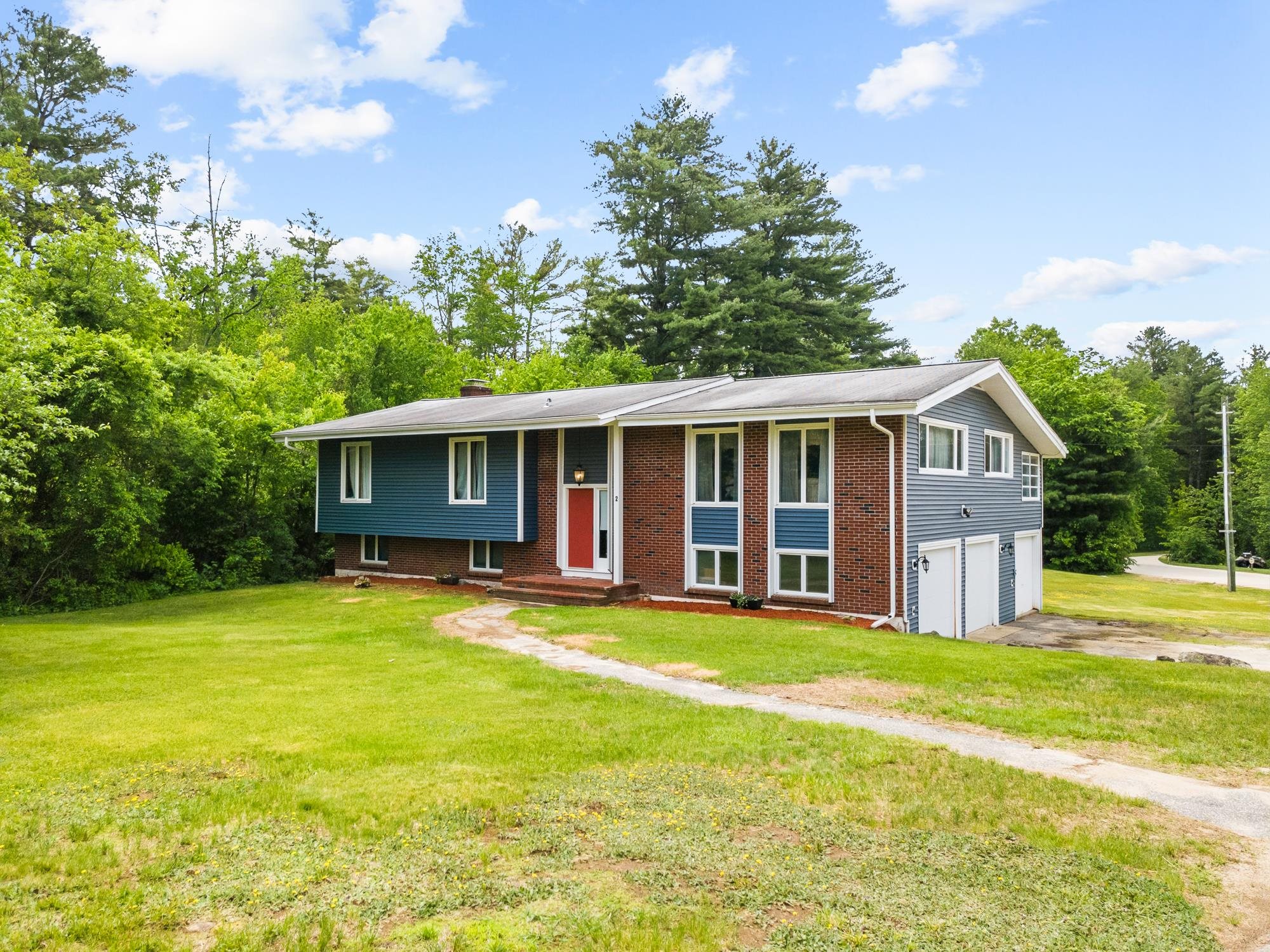 2 Parker Dr, Hudson, NH 03051