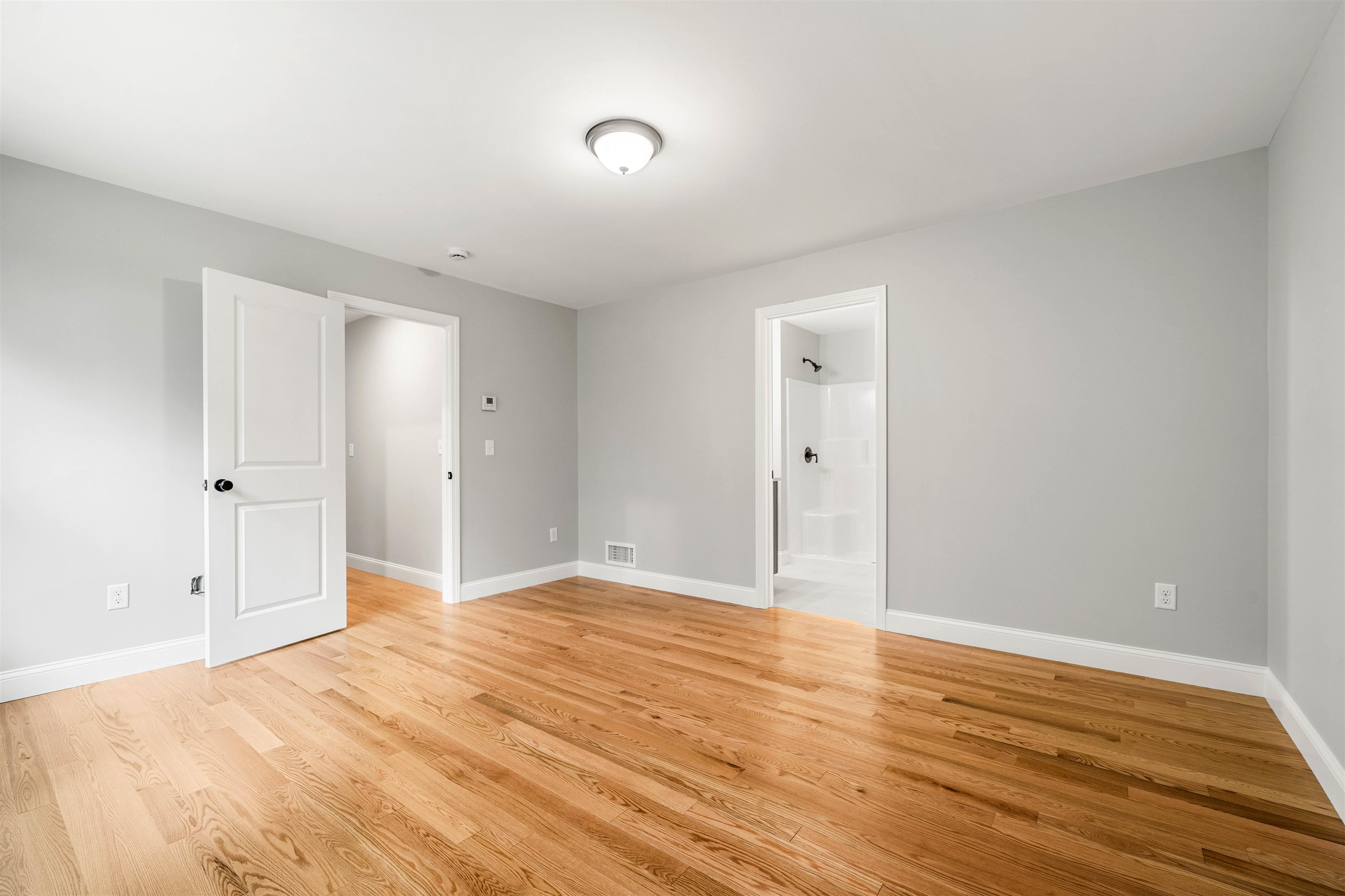 5 Daniel St, Somersworth, NH 03878