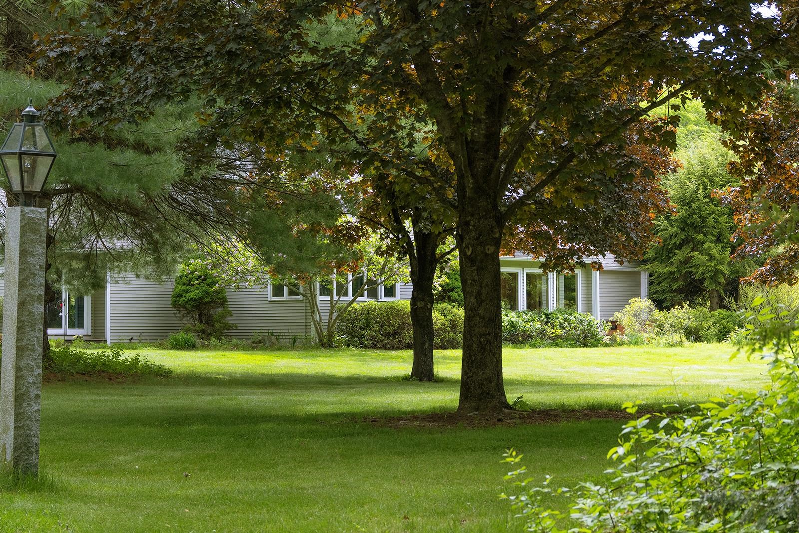 860 Briar Hill Rd, Hopkinton, NH 03229