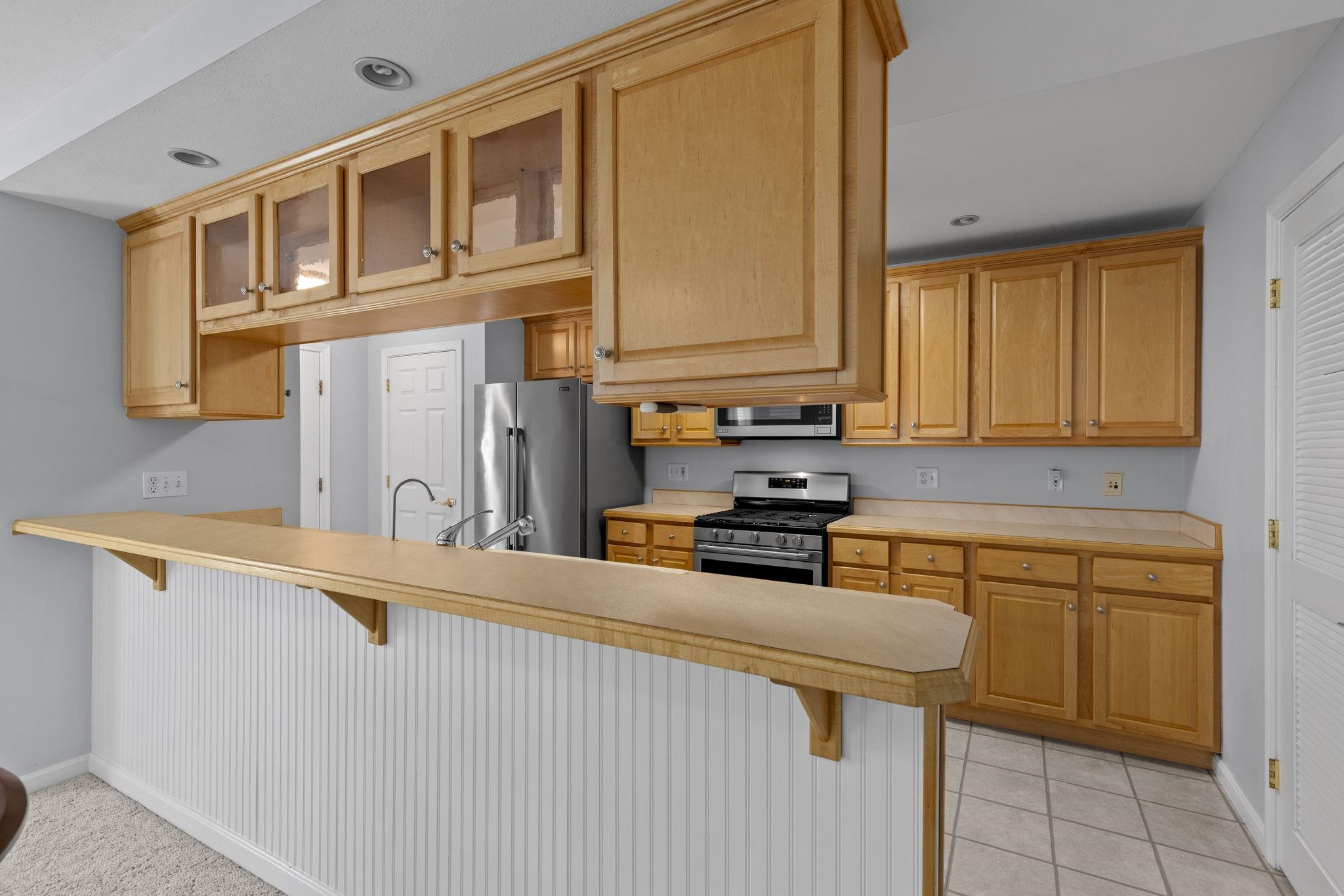 28 Lantern Ln, Kingston, NH 03848