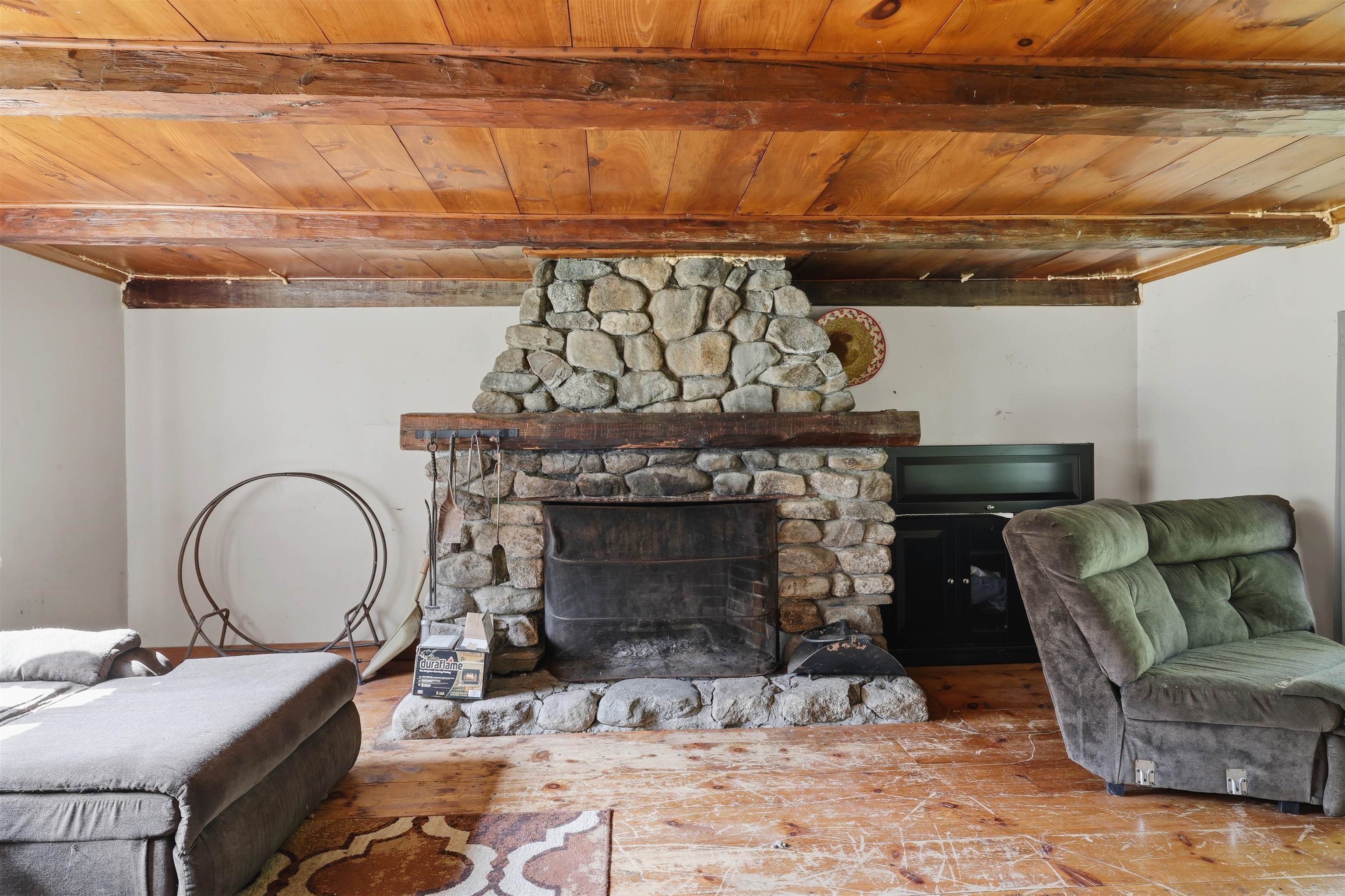 32 East Lull Pl, New Boston, NH 03070