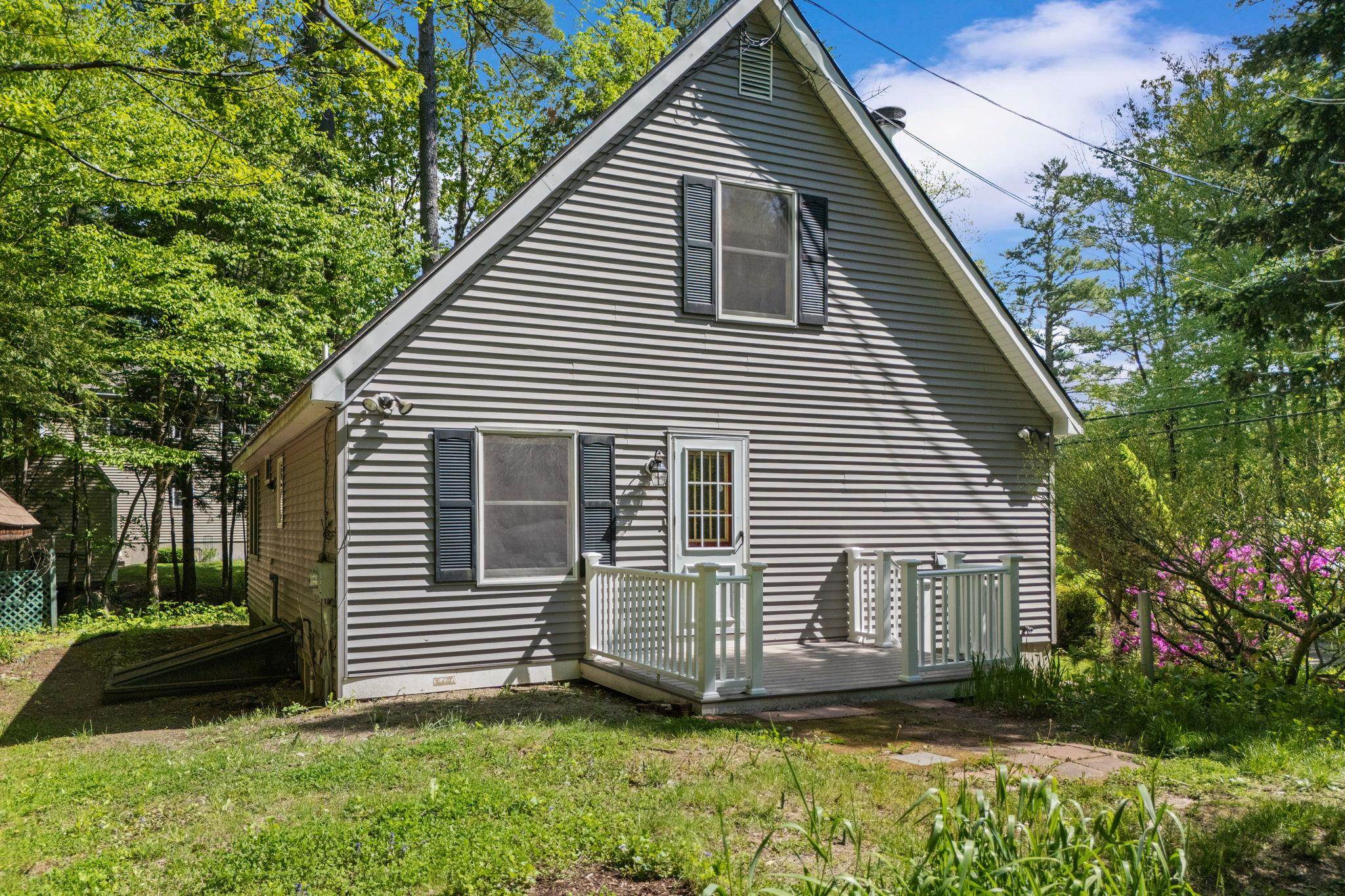 40 Hummingbird Ln, Hillsborough, NH 03244
