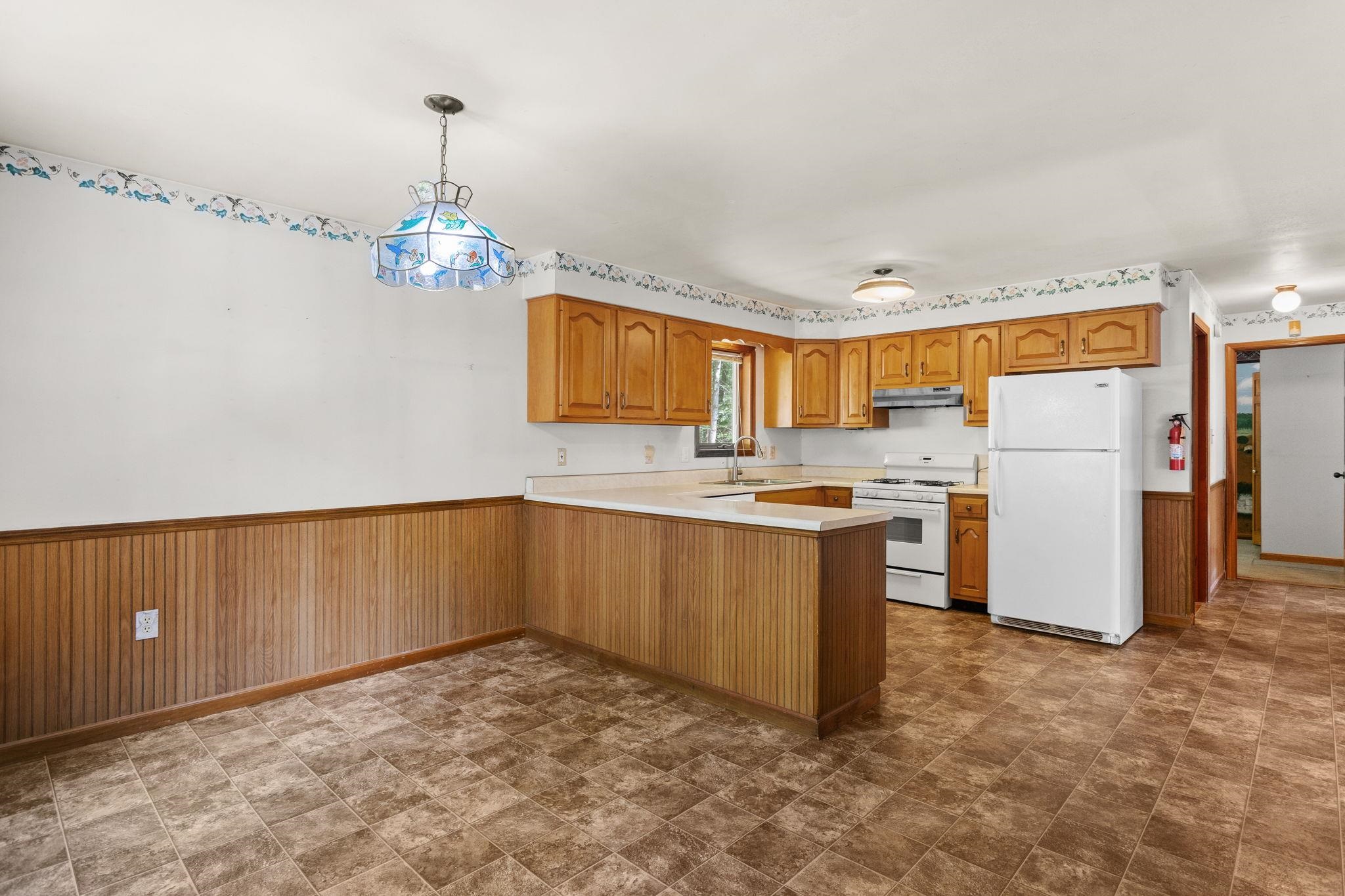 40 Hummingbird Ln, Hillsborough, NH 03244
