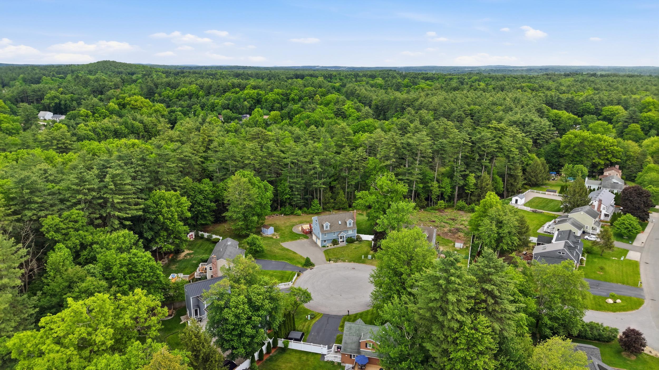 35 Iris Dr, Merrimack, NH 03054