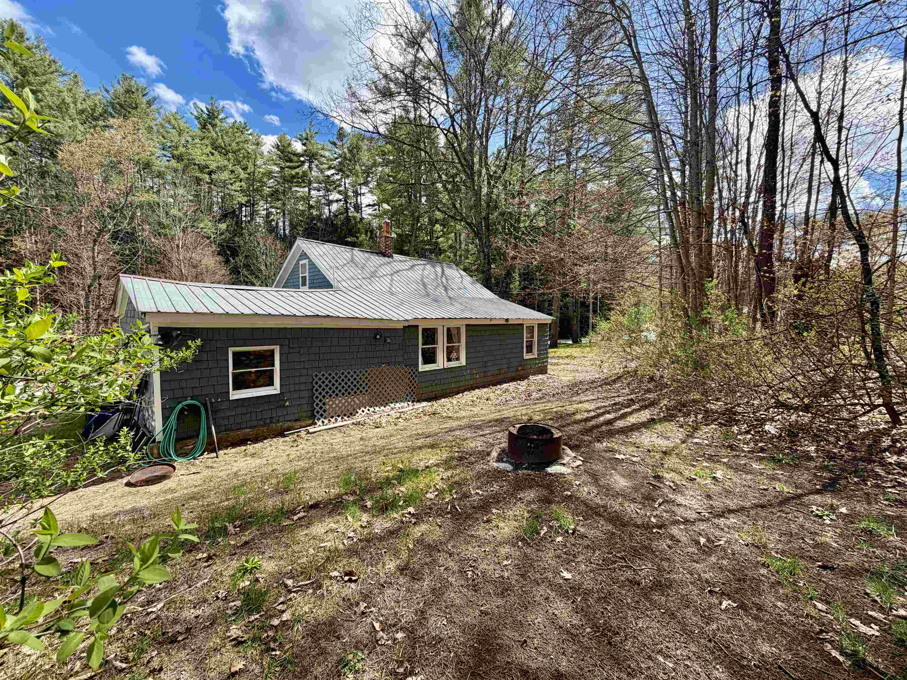 65 Old Goshen Rd, Newport, NH 03773