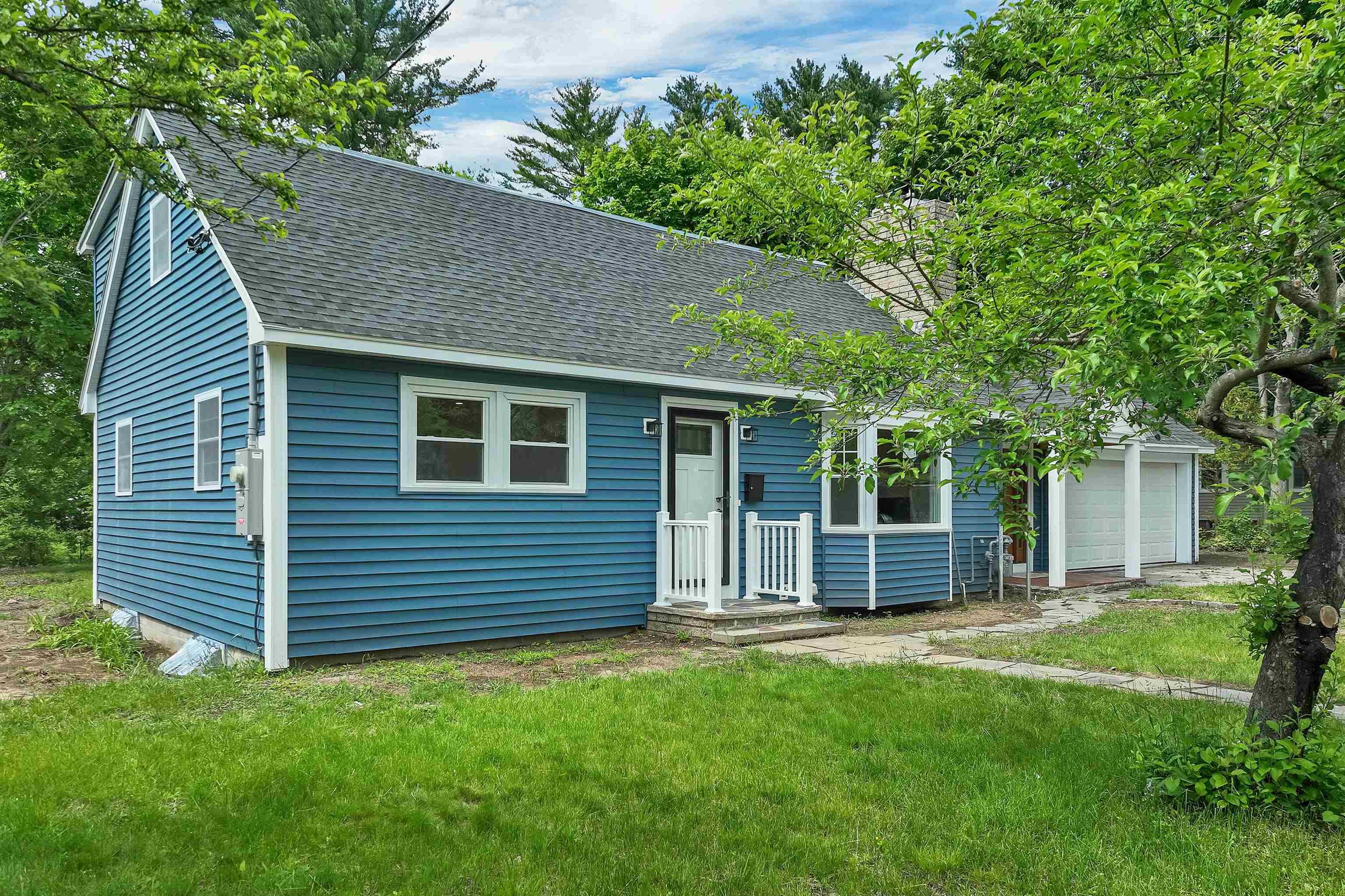 21 Lois St, Rochester, NH 03867