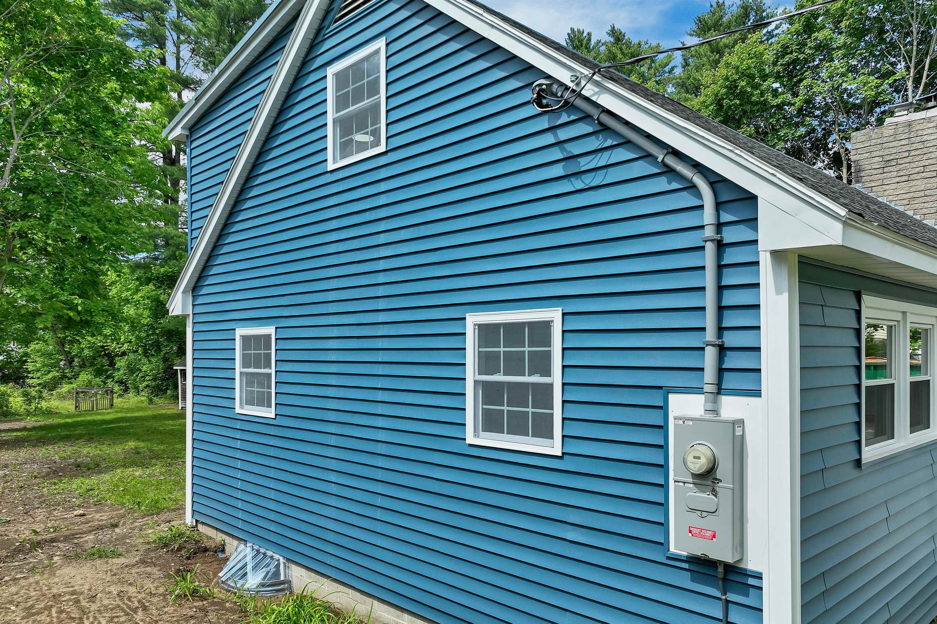 21 Lois St, Rochester, NH 03867