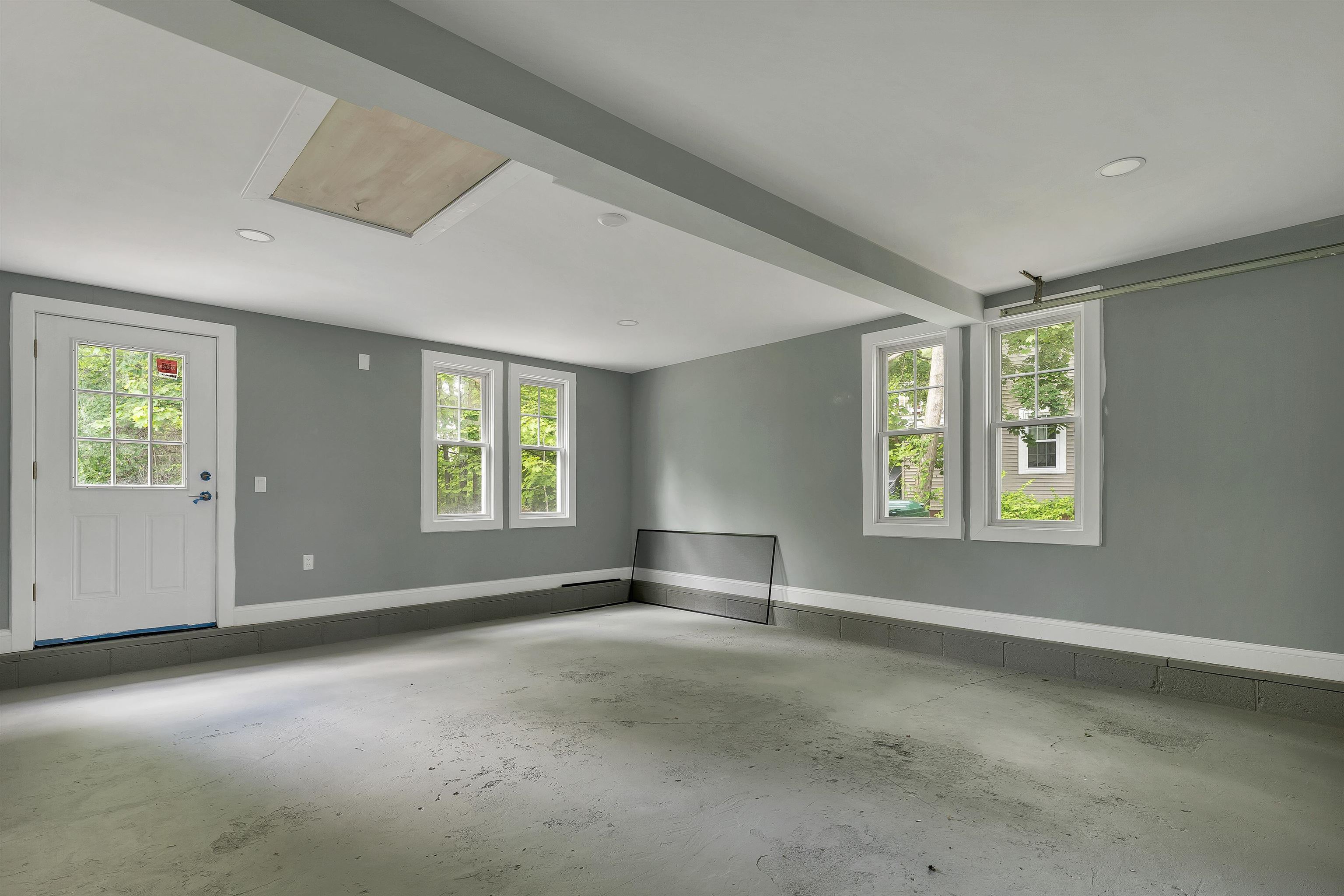 21 Lois St, Rochester, NH 03867