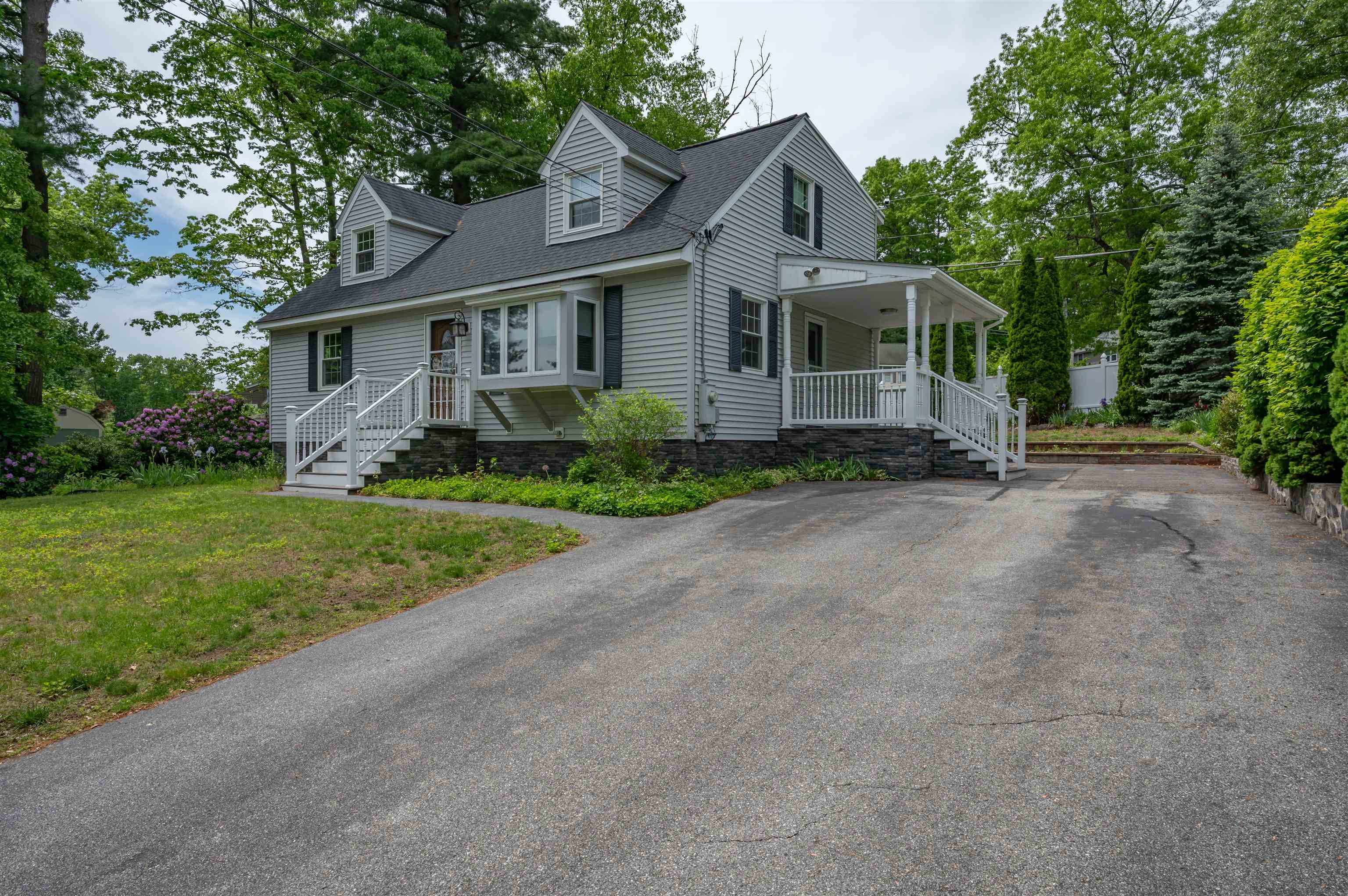 192 Searles Rd, Nashua, NH 03062