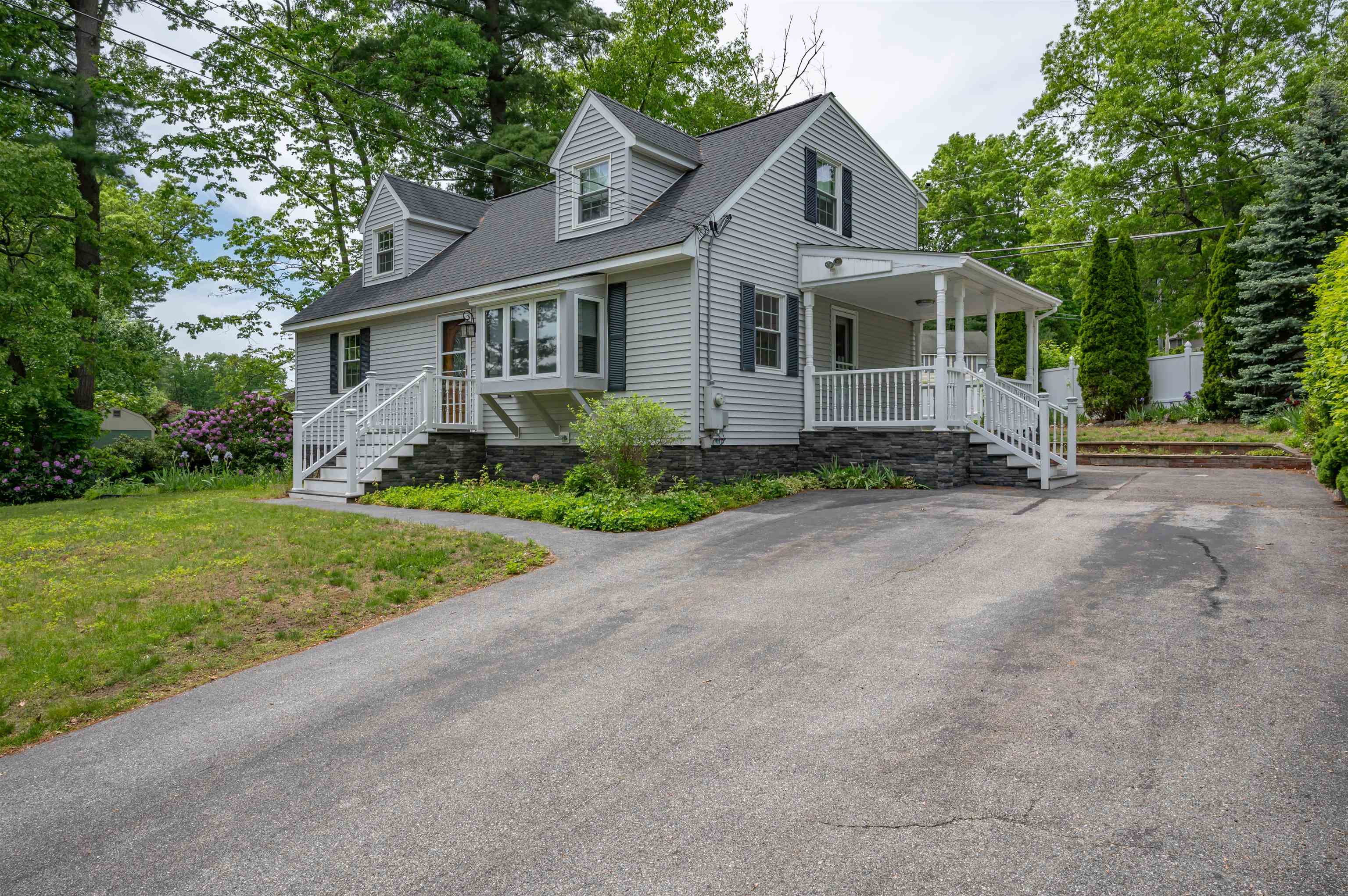 192 Searles Rd, Nashua, NH 03062