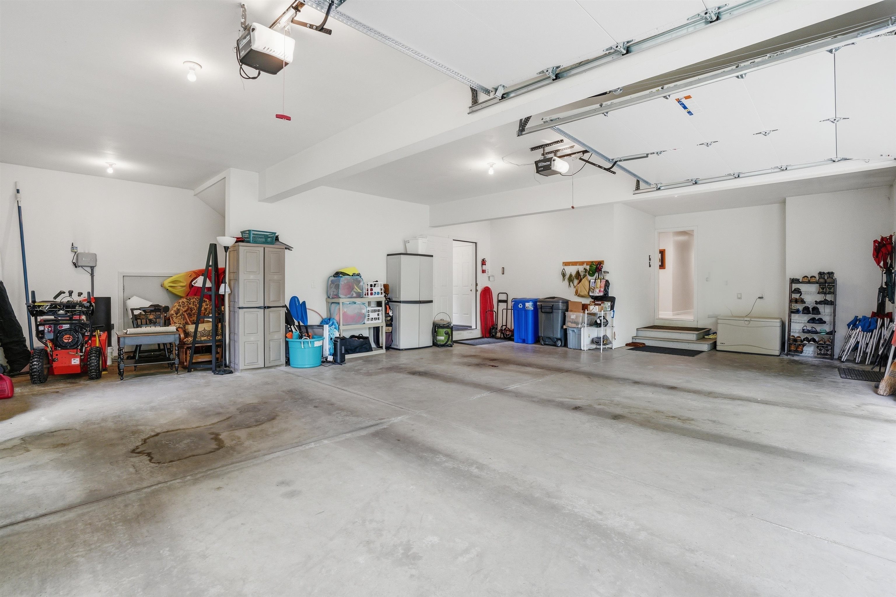 6 Klara Dr, Merrimack, NH 03054