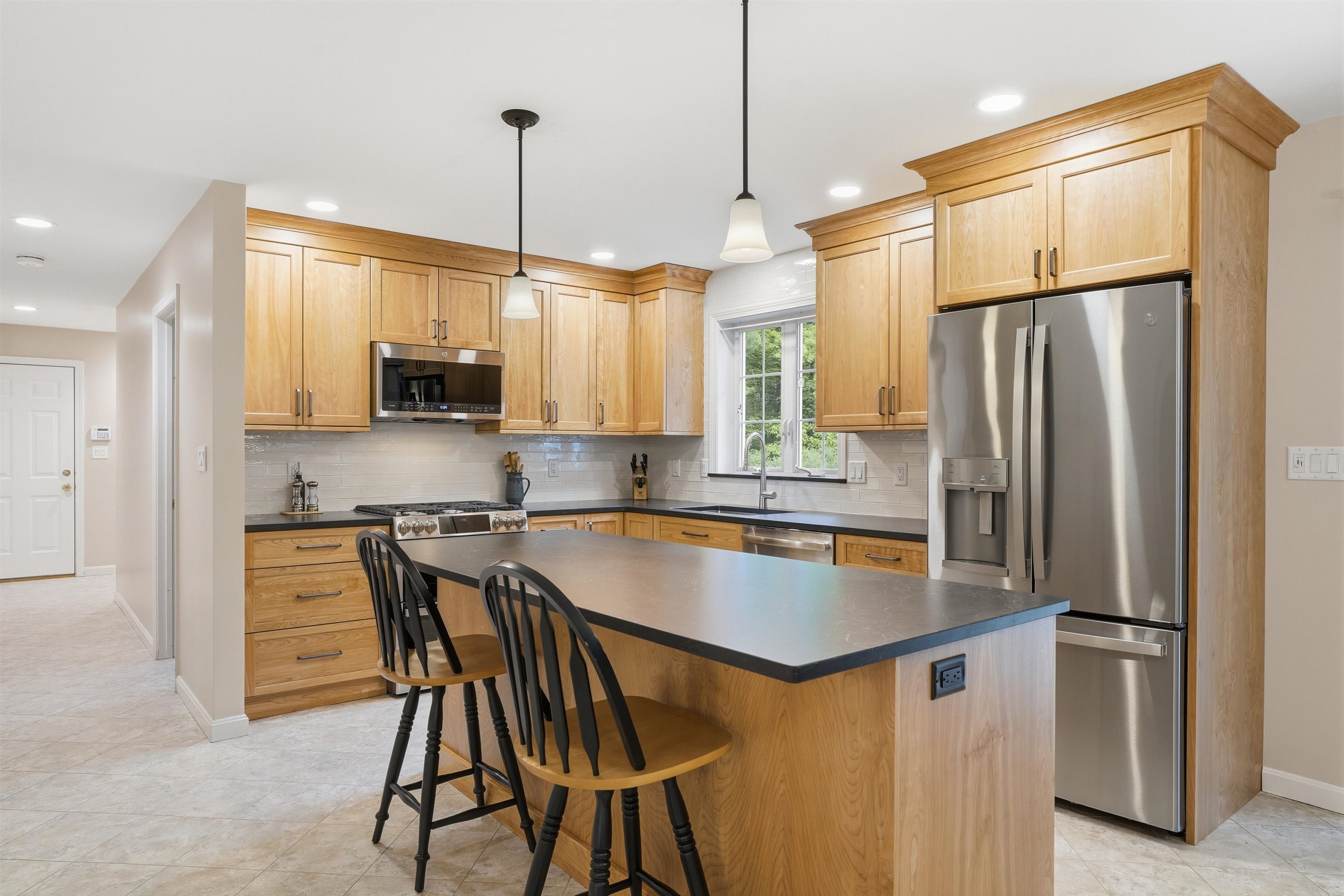 6 Klara Dr, Merrimack, NH 03054