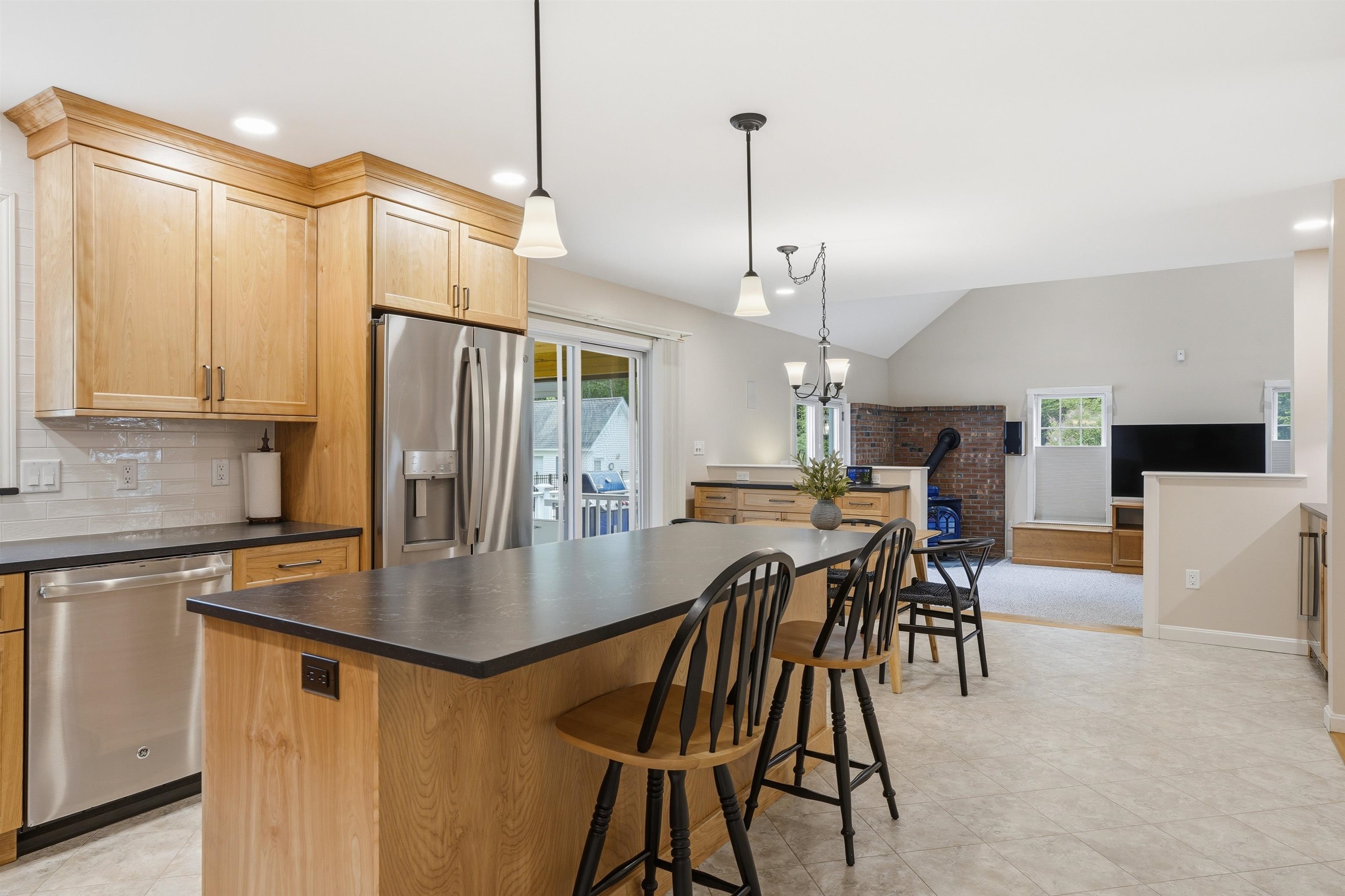 6 Klara Dr, Merrimack, NH 03054