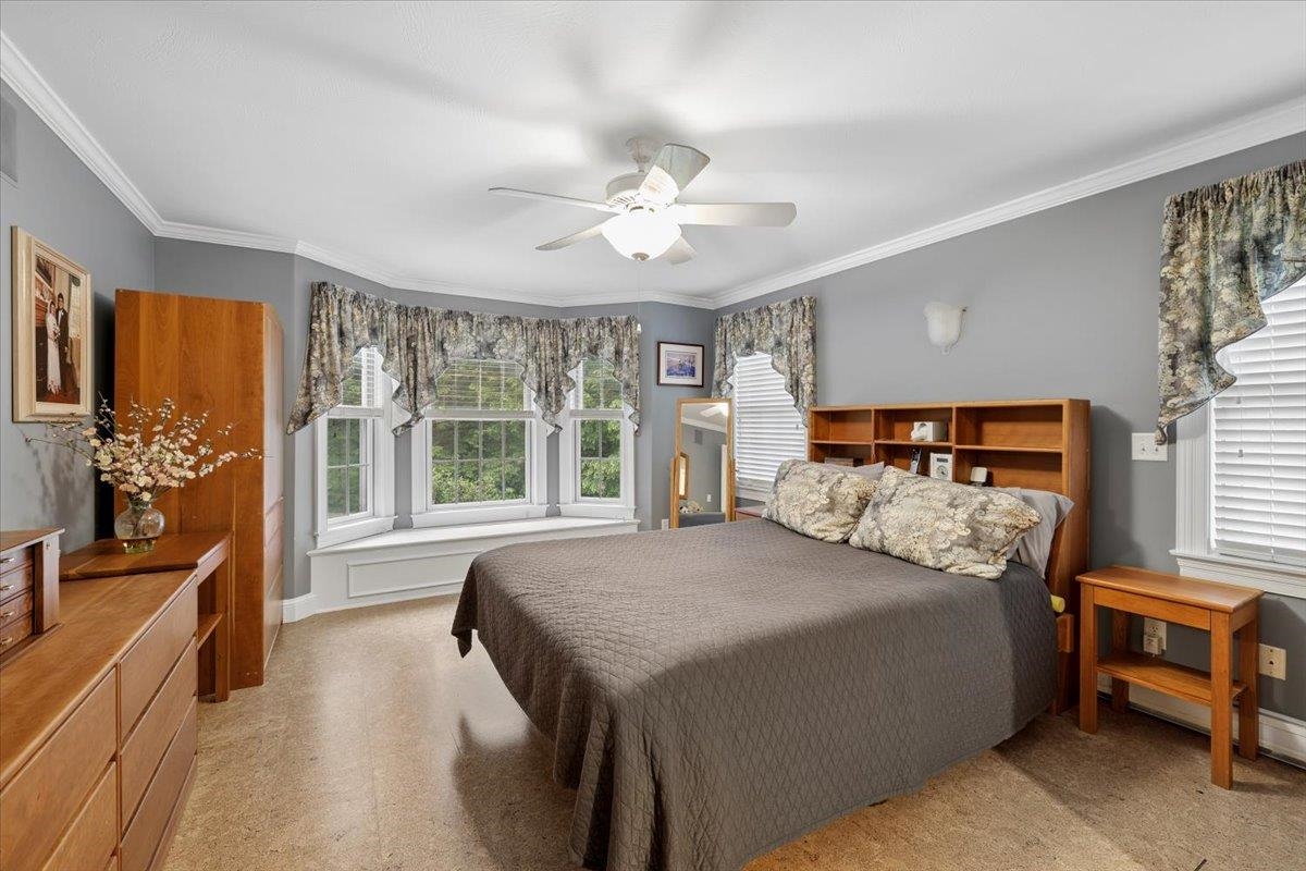 6 Acacia St, Merrimack, NH 03054