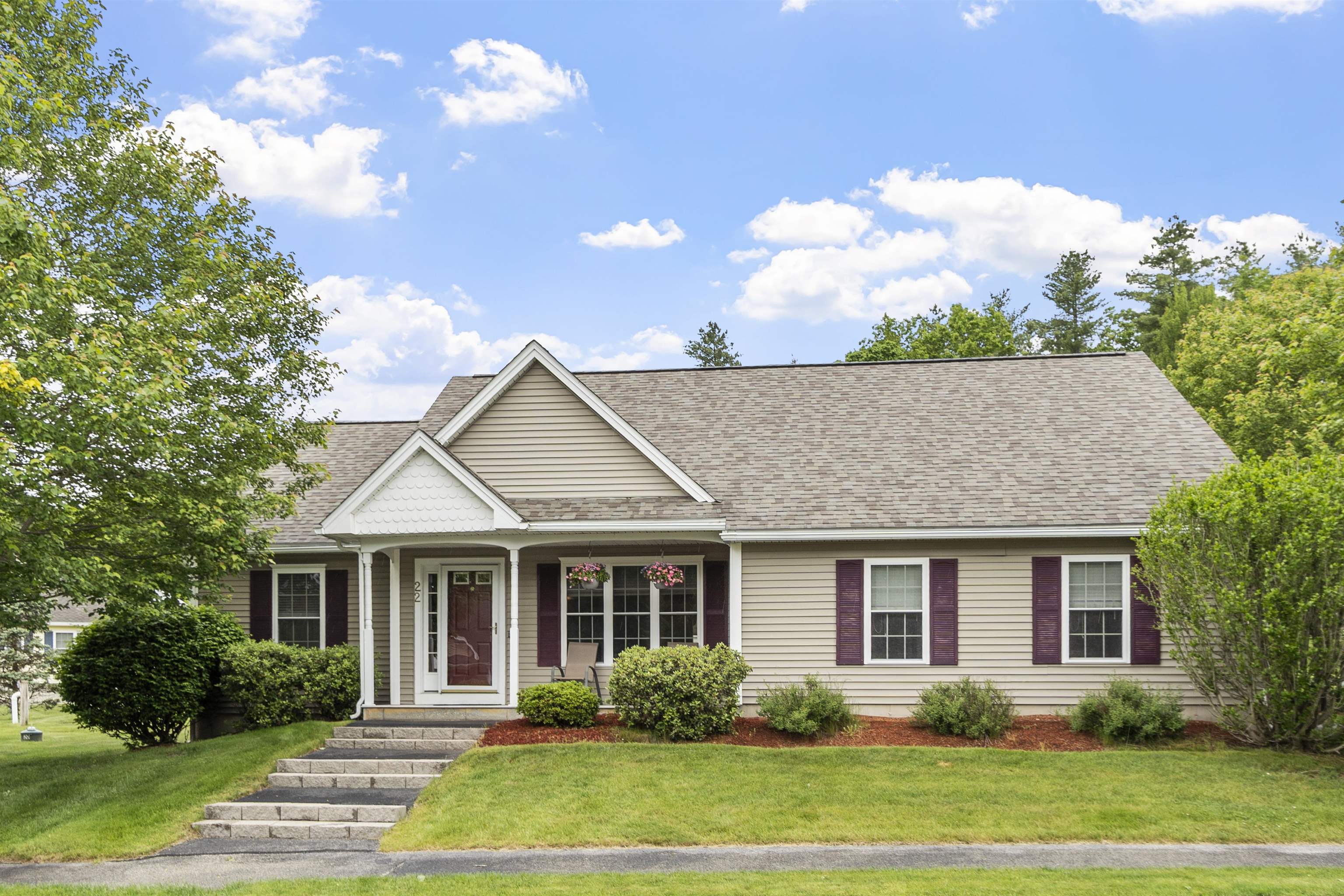 22 Dixon Dr, Litchfield, NH 03052