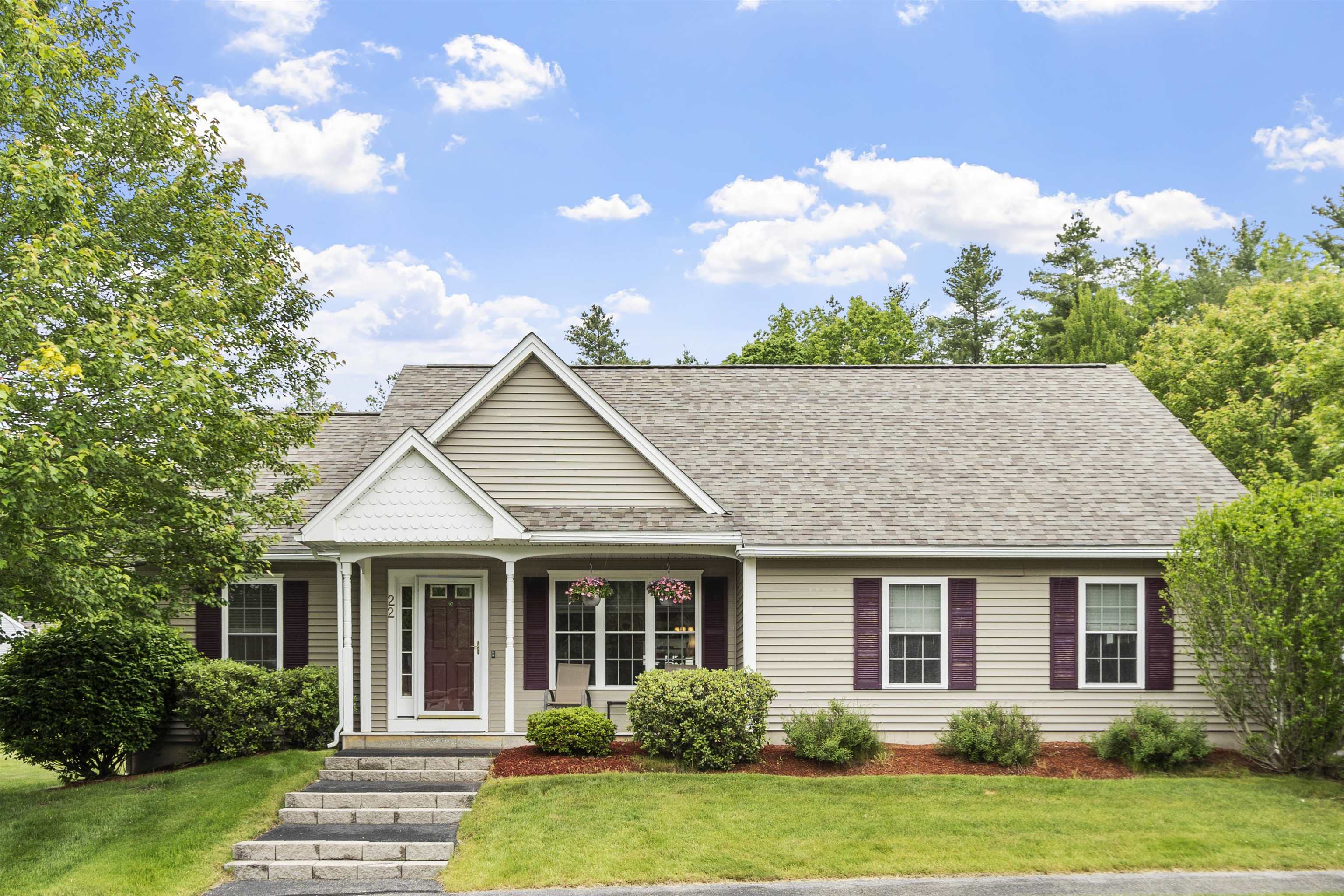 22 Dixon Dr, Litchfield, NH 03052