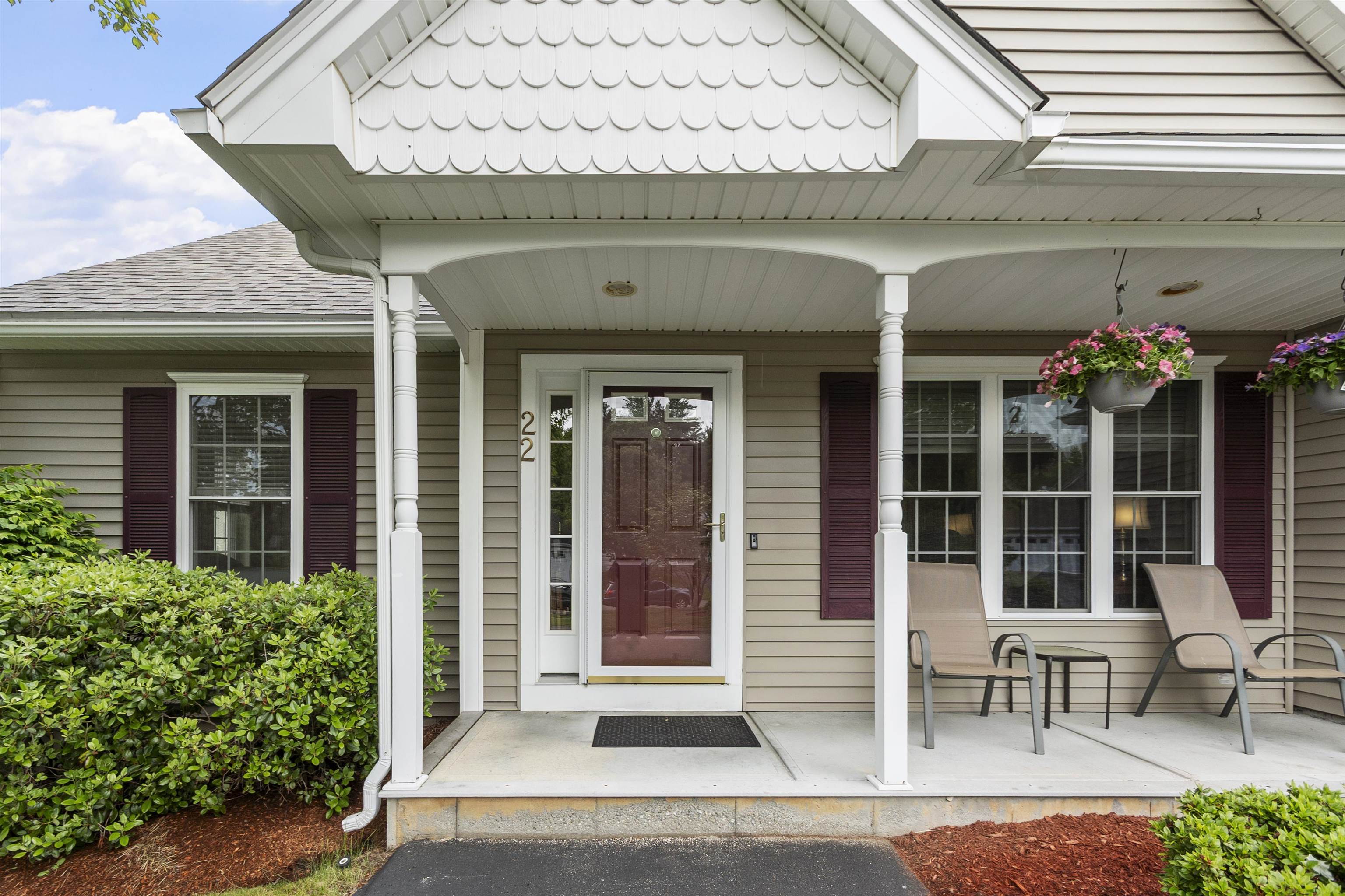 22 Dixon Dr, Litchfield, NH 03052