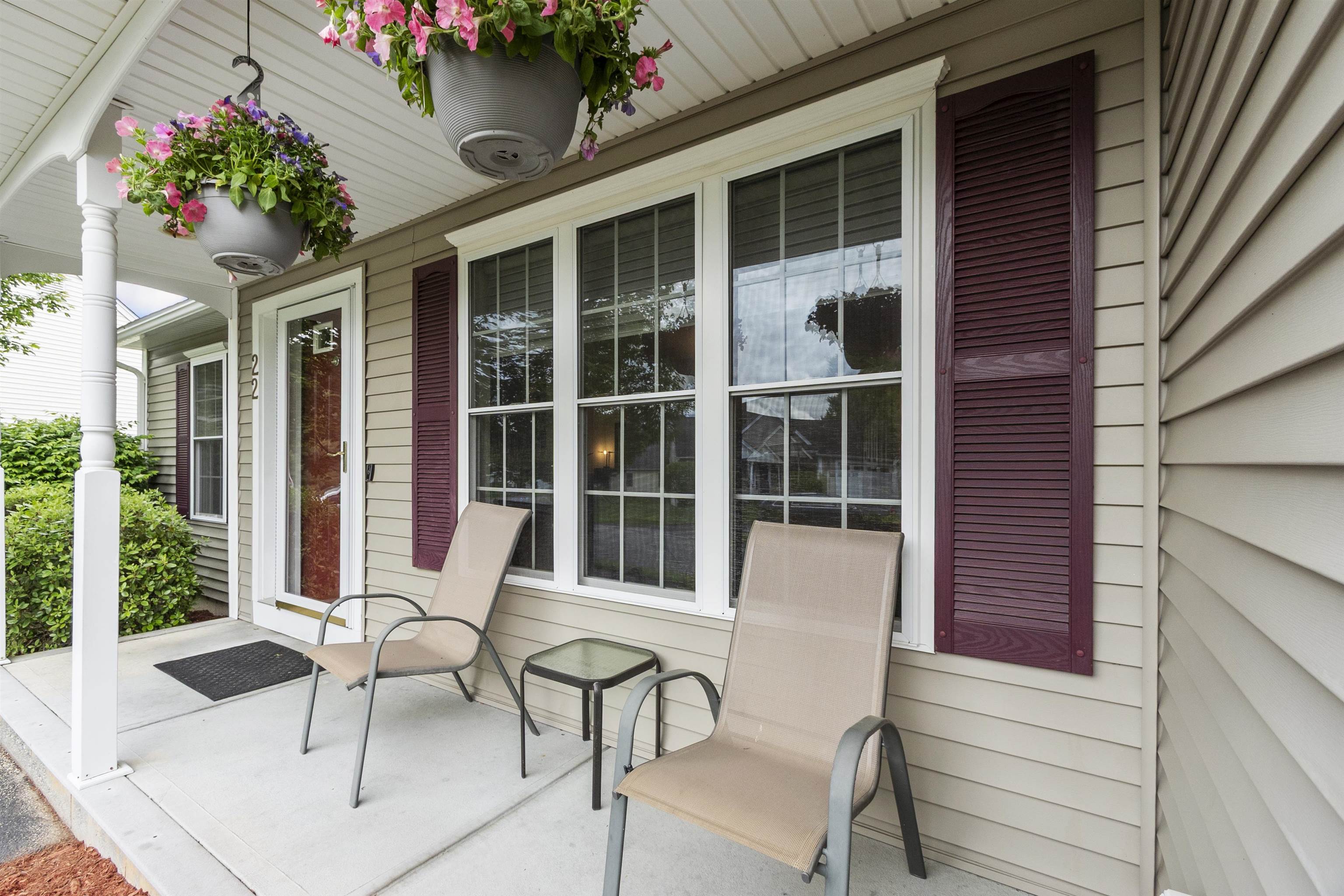 22 Dixon Dr, Litchfield, NH 03052