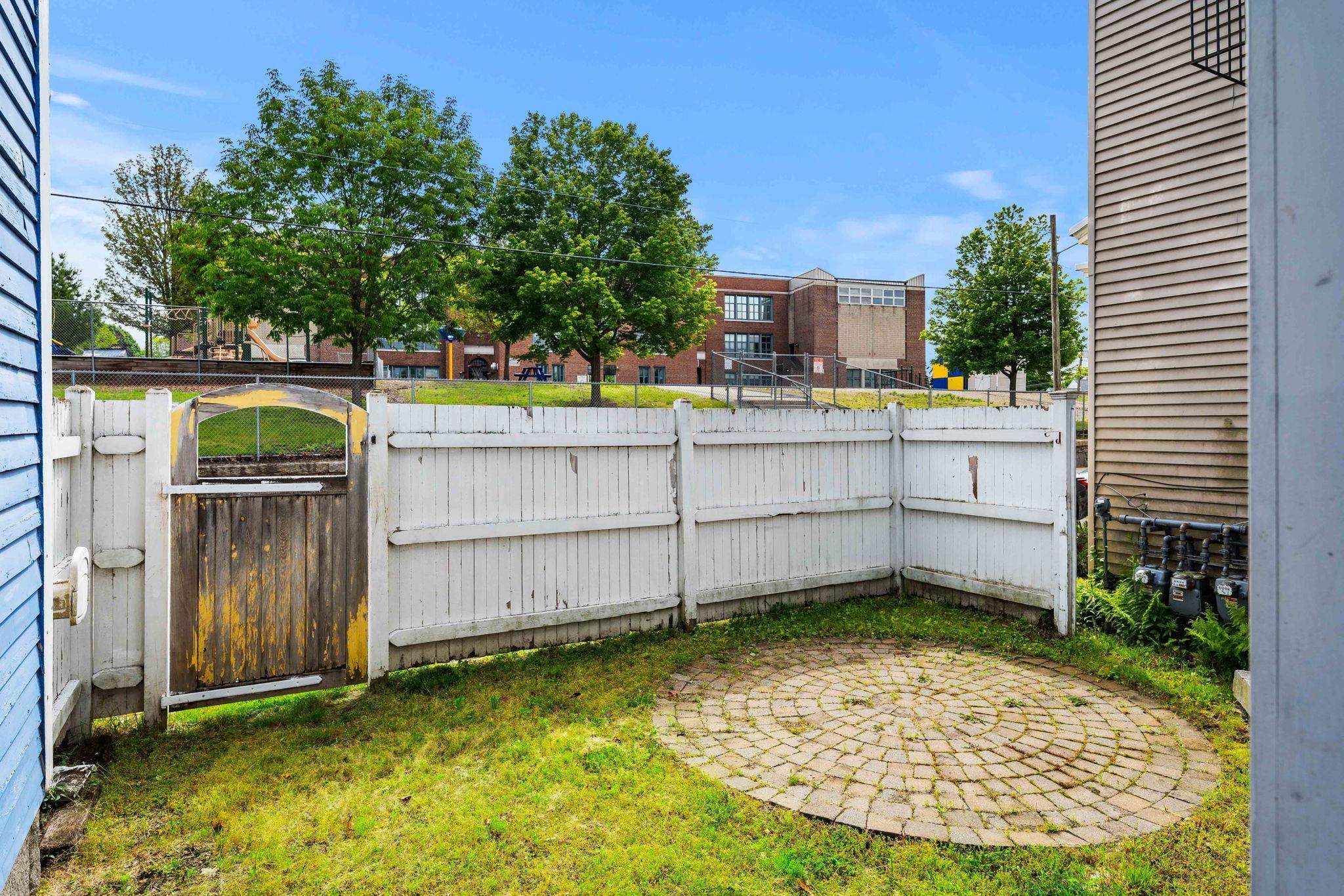 30 Abbott St, Nashua, NH 03064