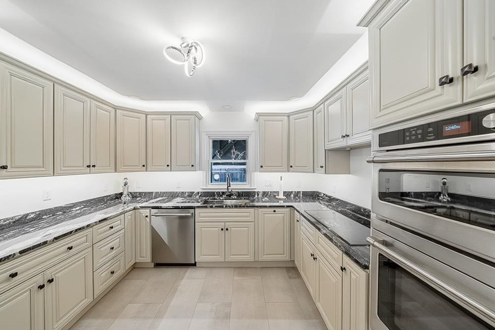 44 Sherwood Meadows Dr, Pembroke, NH 03275
