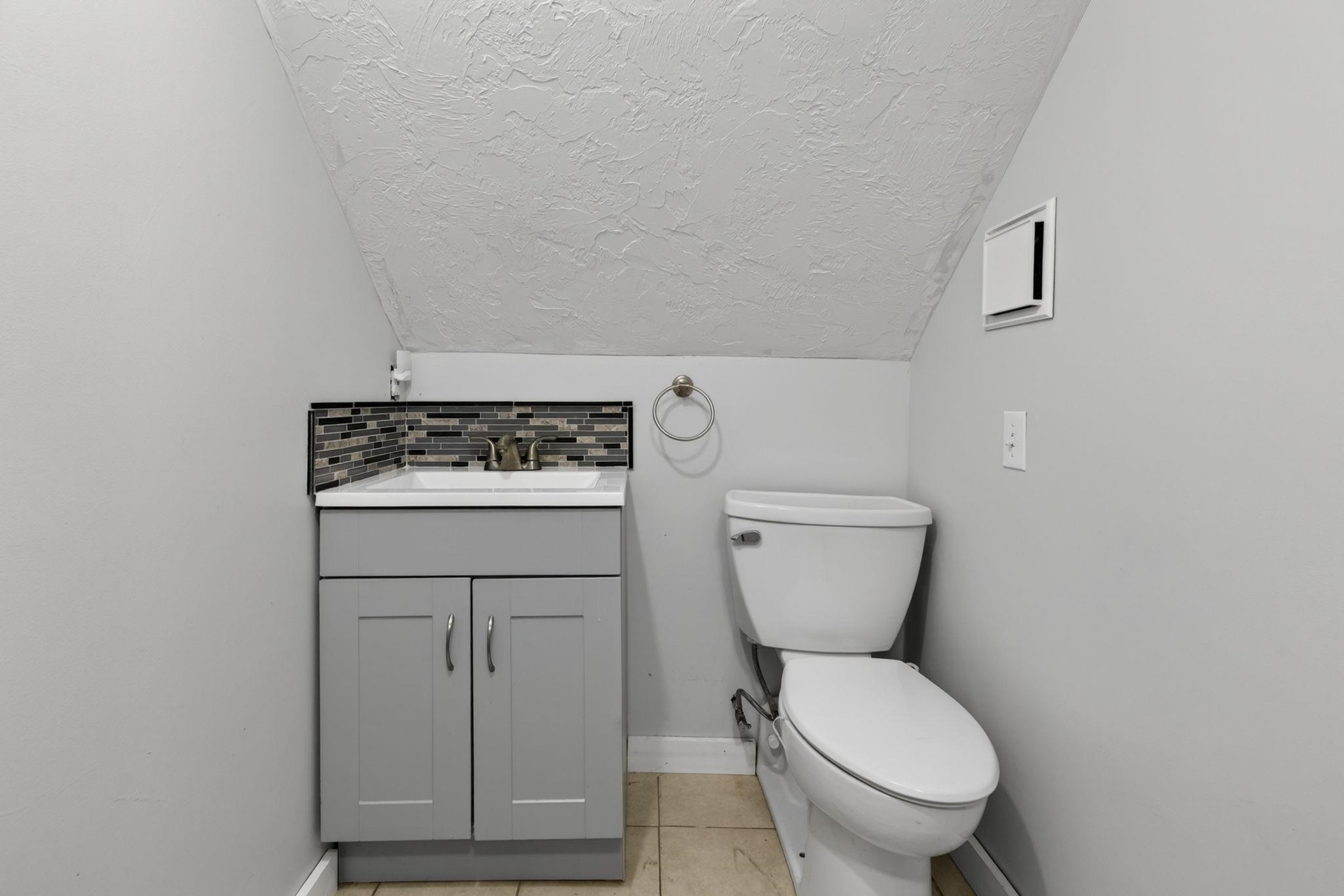 20 Sunrise Pl, Hillsborough, NH 03244