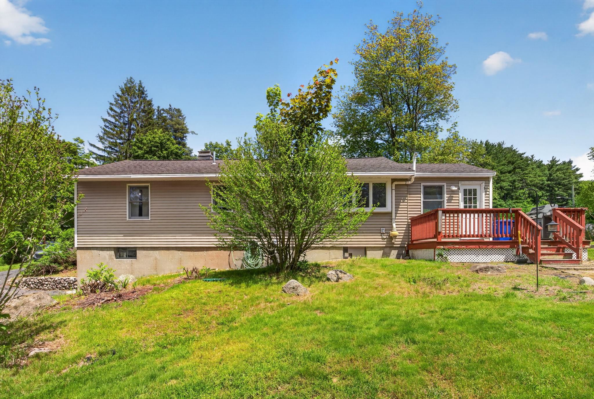 1 Newell Dr, Derry, NH 03038