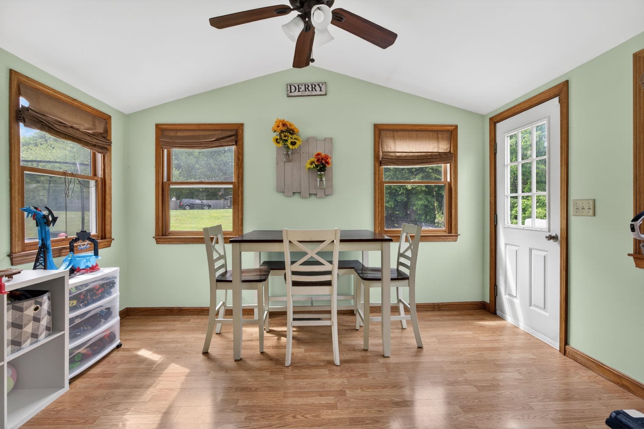 1 Newell Dr, Derry, NH 03038